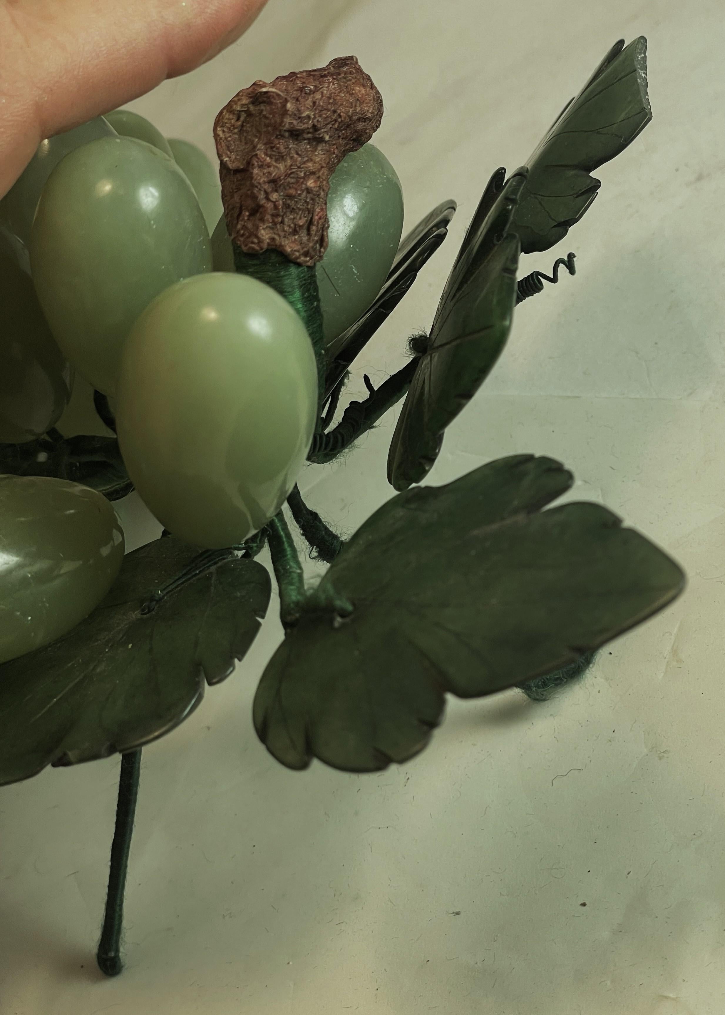 Racimo de uvas tallado en jade asiático/Racimo de frutas de piedra dura con hojas Decorativo Jade en venta