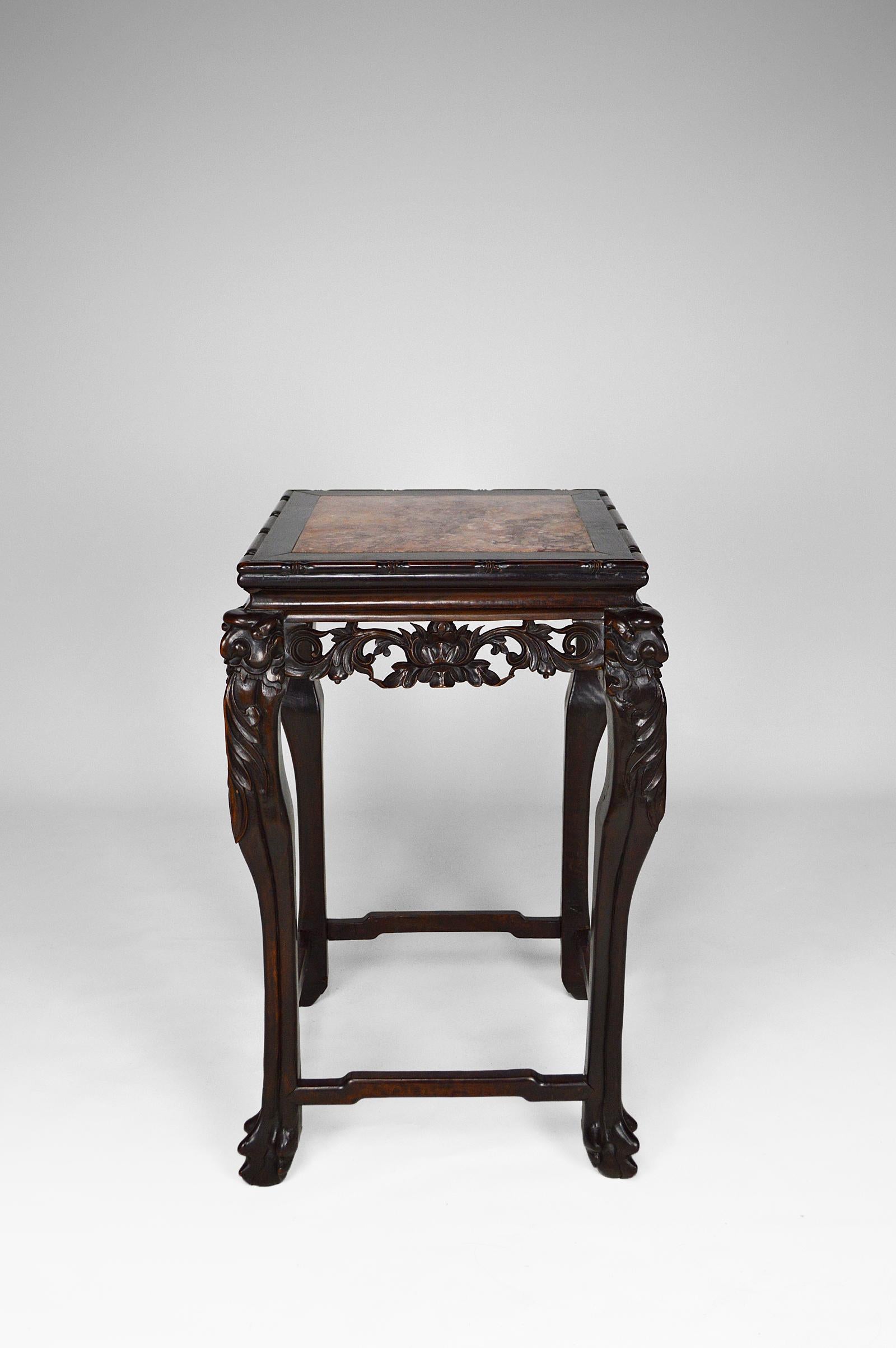 Superb side table / gueridon / pedestal table in carved solid wood. 

The sculptures represent dragons / demons, legs of tigers / lions and flowers (lotus ?).
The top is in pink marble.

Chinoiserie / Chinese Export, Asia, South China or former