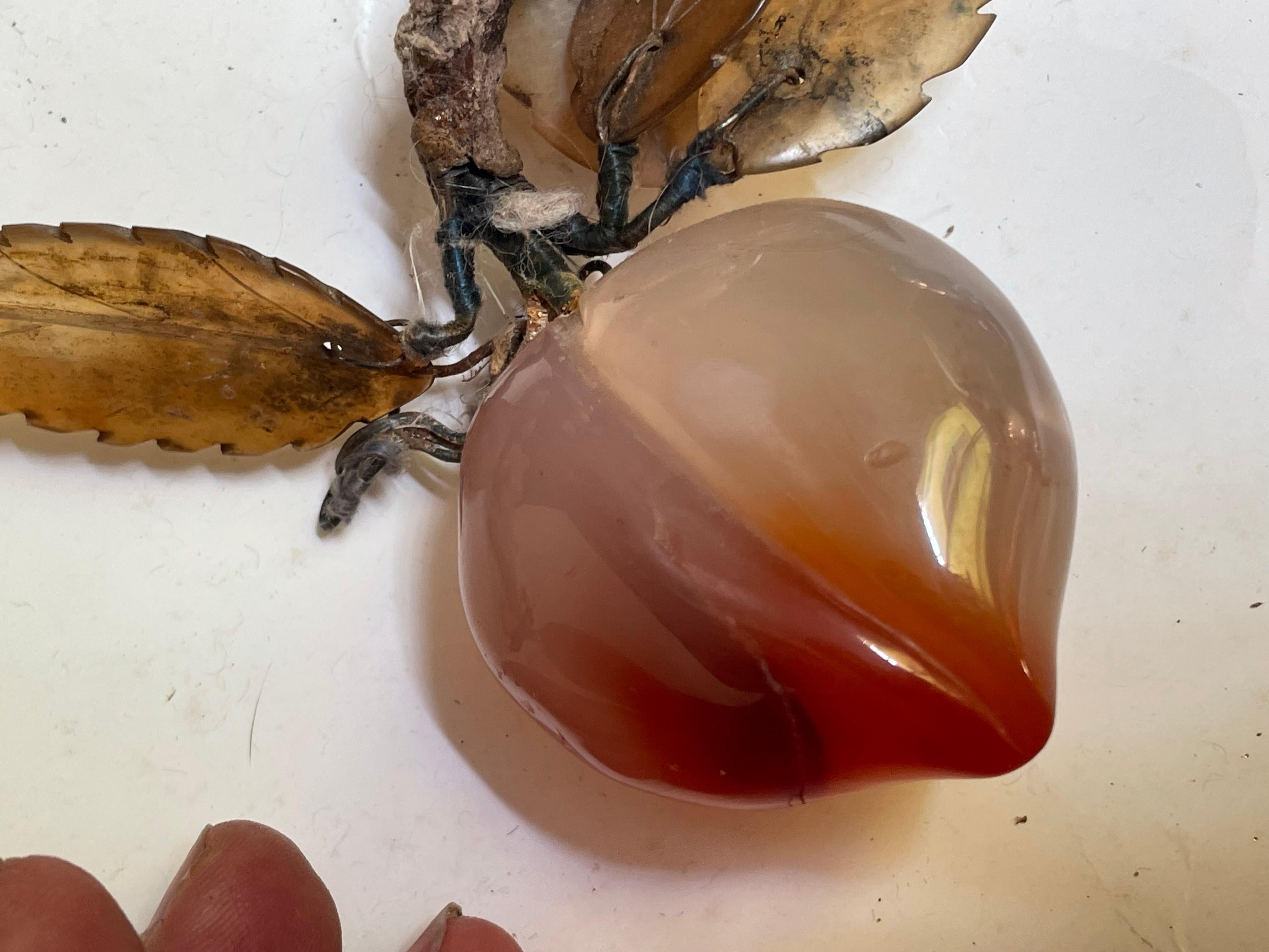 Ciruela asiática tallada Fruta de hueso duro Hojas talladas en Bueno estado para la venta en Clifton Forge, VA