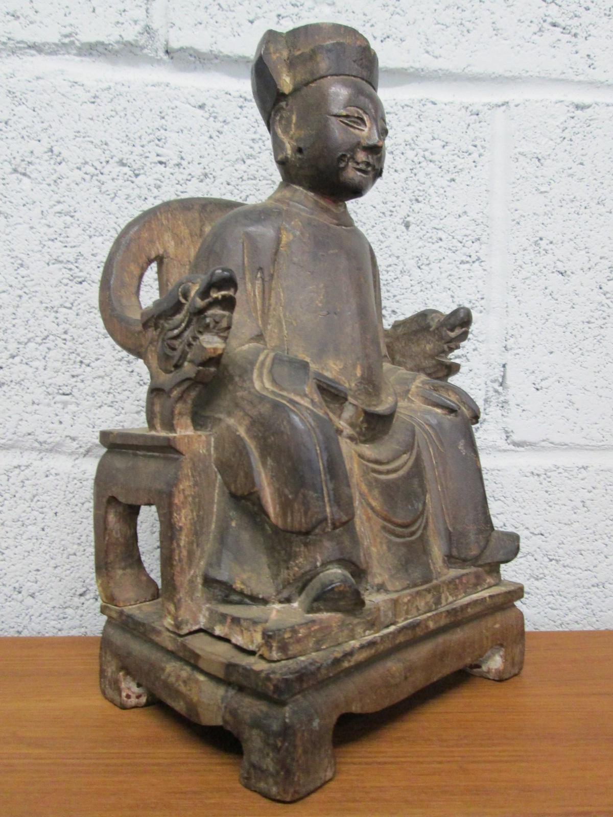 Sculpture asiatique de Bouddha en bois sculpté.