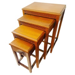 Asiatische geschnitzte Holz Nesting Tables