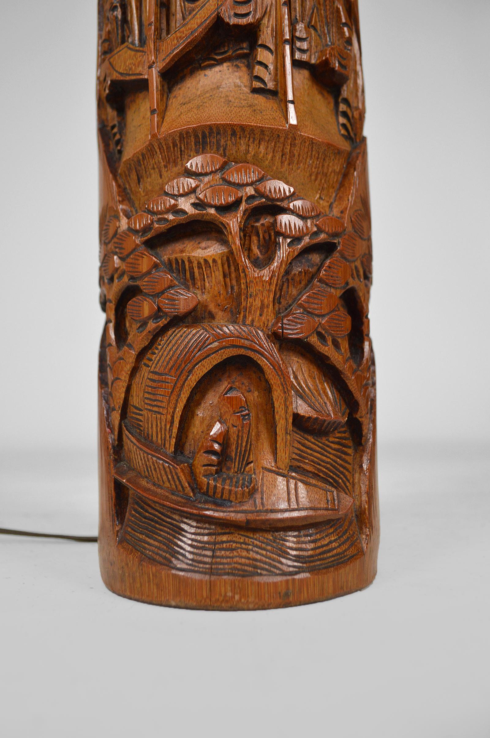 Asian Carved Wooden Lamp, circa 1940 In Good Condition For Sale In VÉZELAY, FR