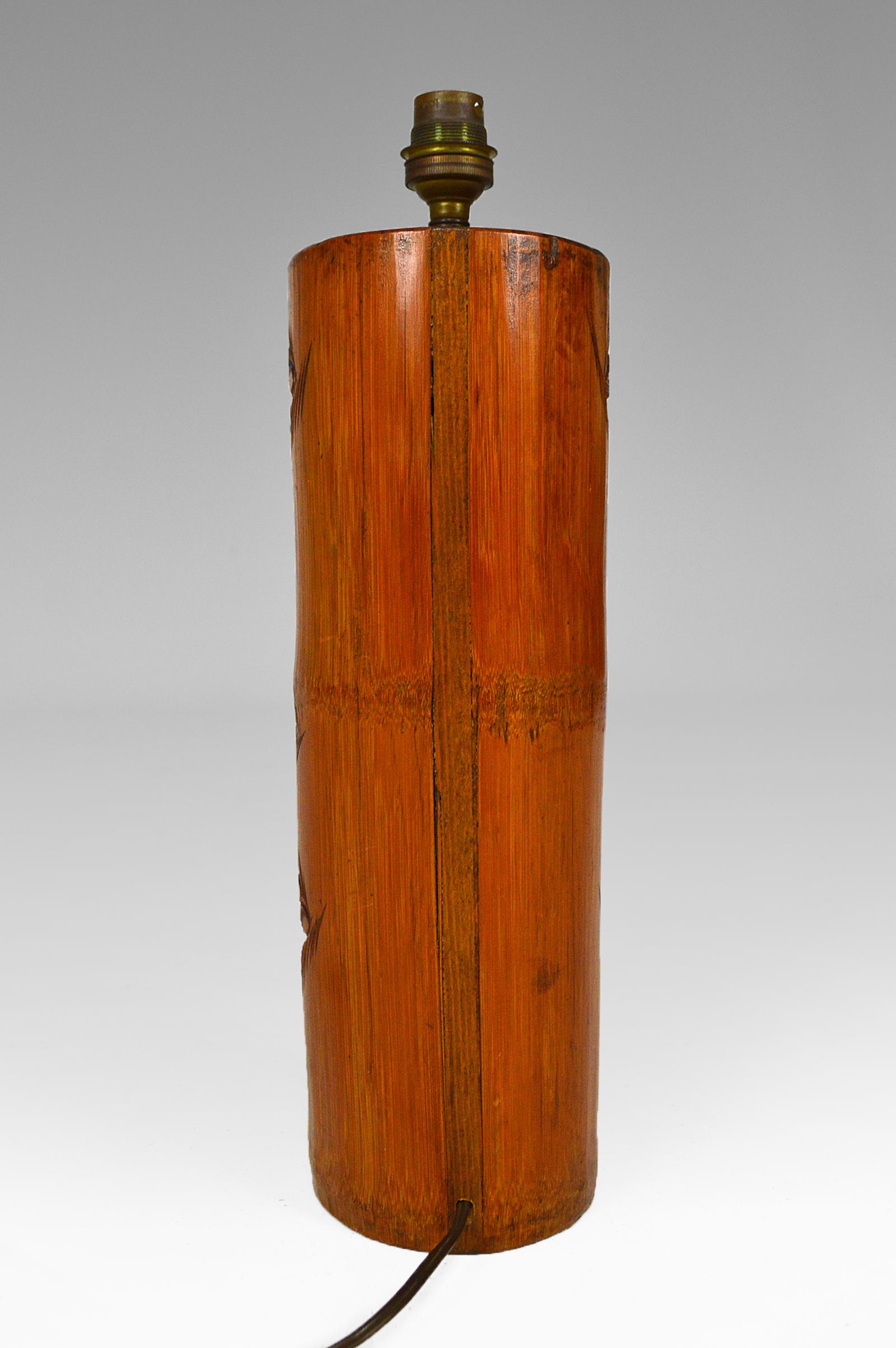 Milieu du XXe siècle Lampe asiatique en bois sculpté, vers 1940 en vente