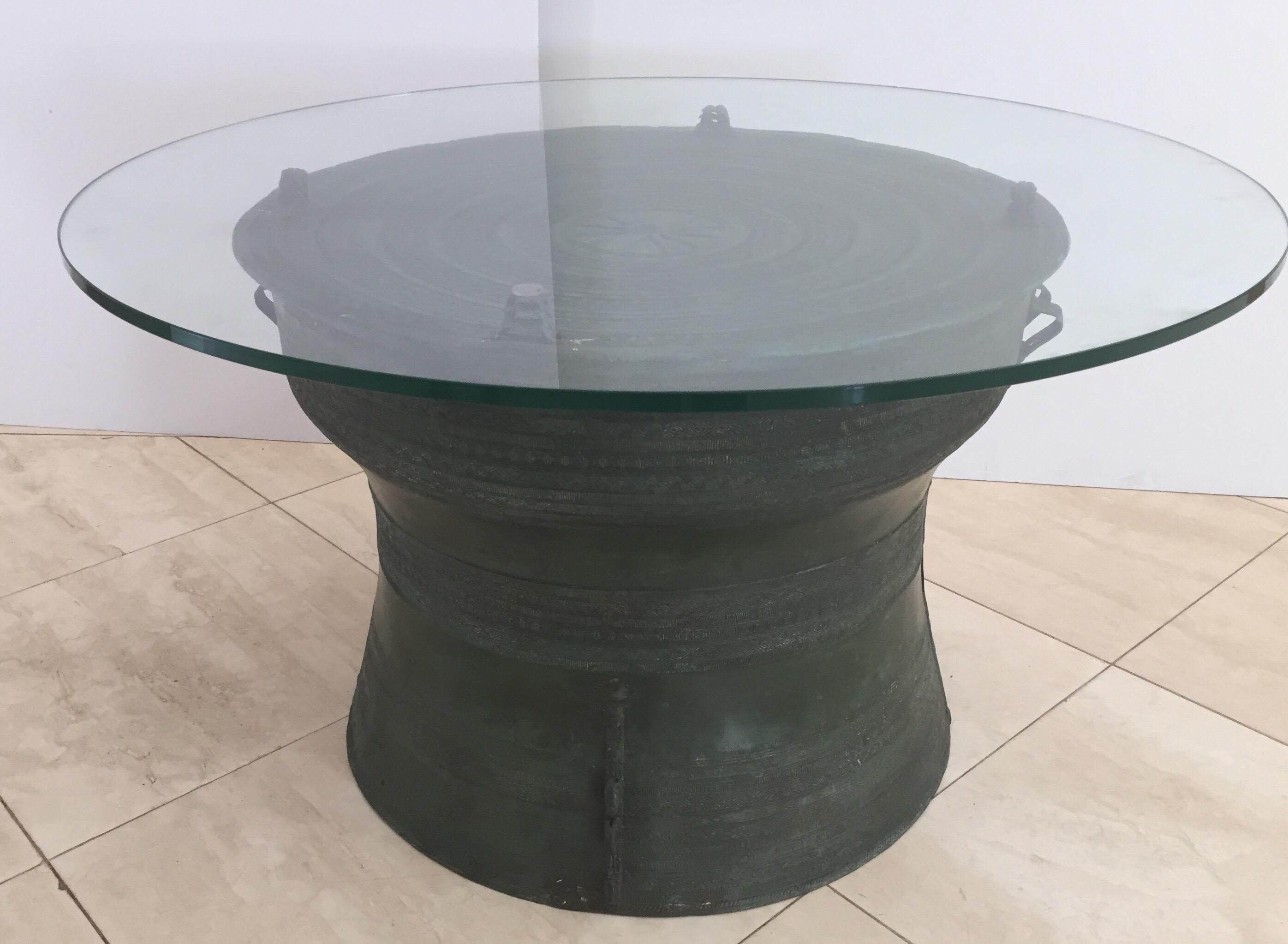 Large Asian cast bronze rain drum with the traditional intricate detailing and patterns carved all around both the body and the top.
The top is flat centred with a raised star surrounded by concentric geometric patterned bands and with raised