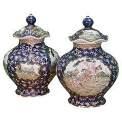 Paire de jarres ou d'urnes en céramique asiatique à balustre