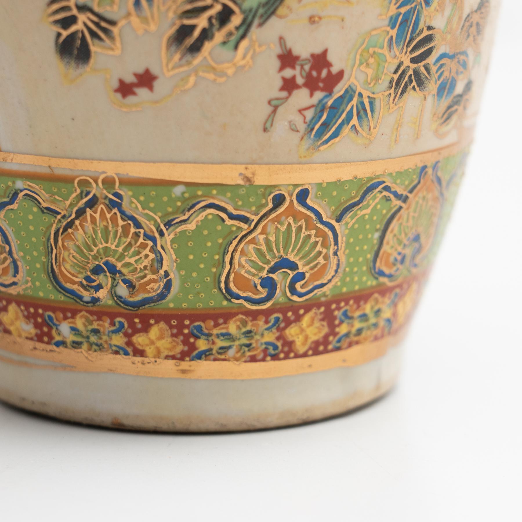 Asiatische handbemalte Keramikvase, um 1950 7