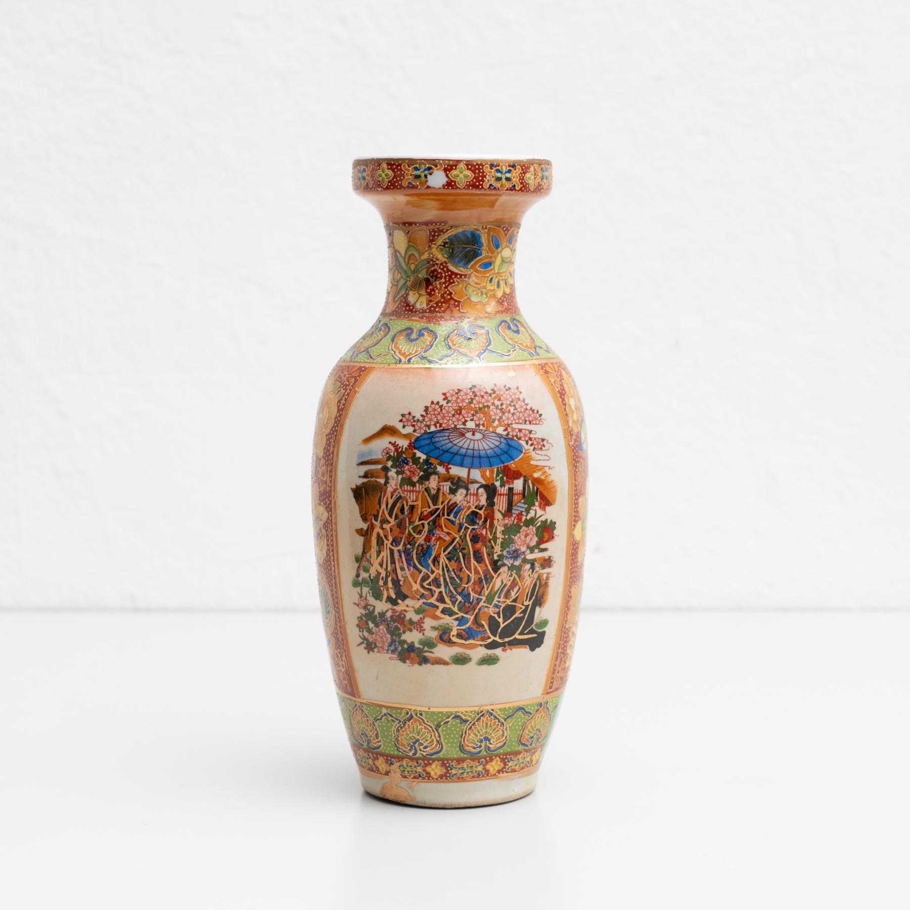 Asiatische handbemalte Keramikvase, um 1950 2