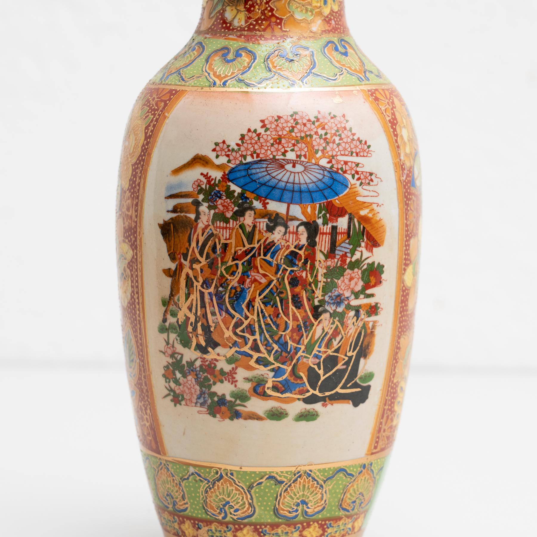 Asiatische handbemalte Keramikvase, um 1950 3