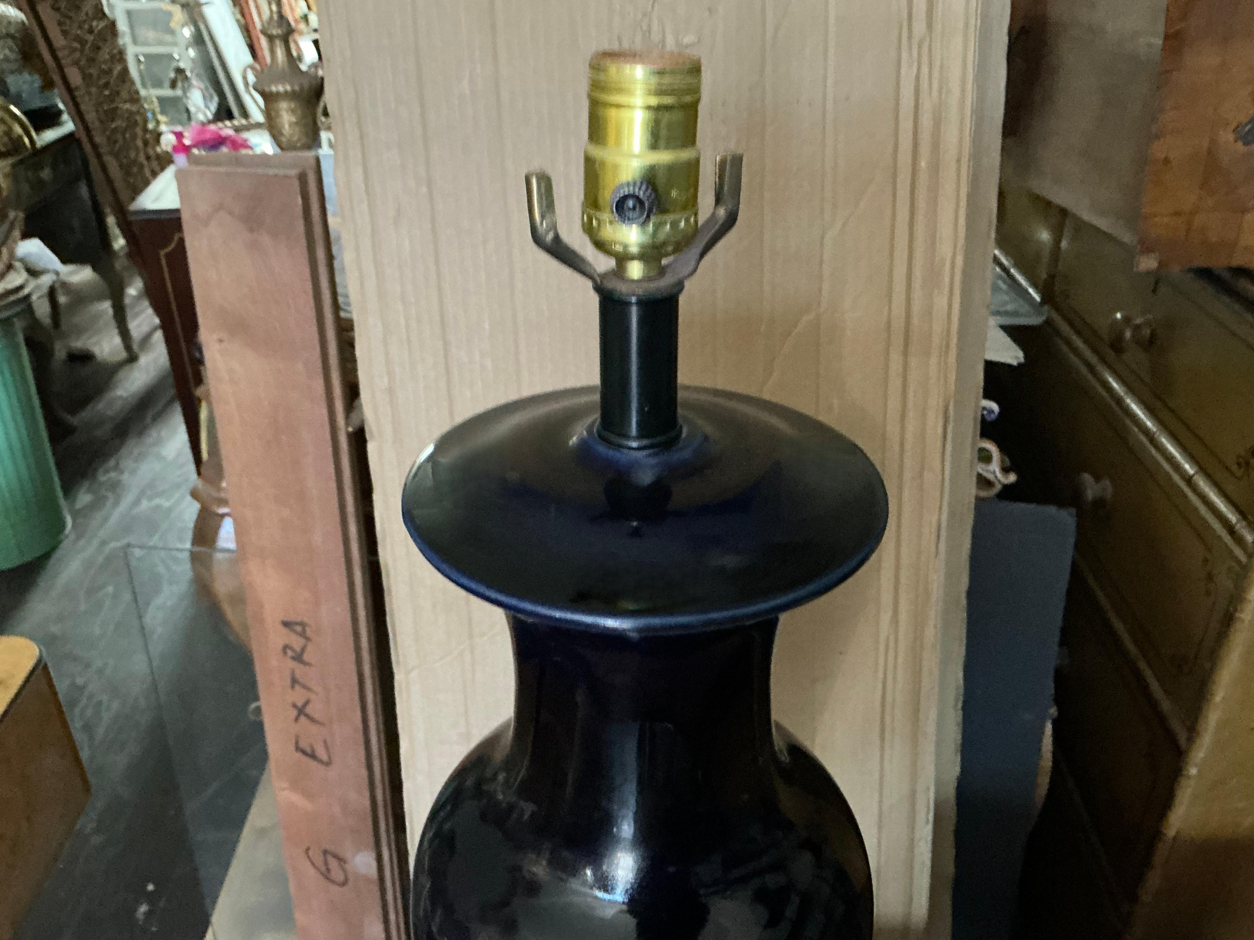 Americano Lampade da tavolo in ceramica blu navy in stile Asian Chinese Export Ginger Jar - Coppia in vendita