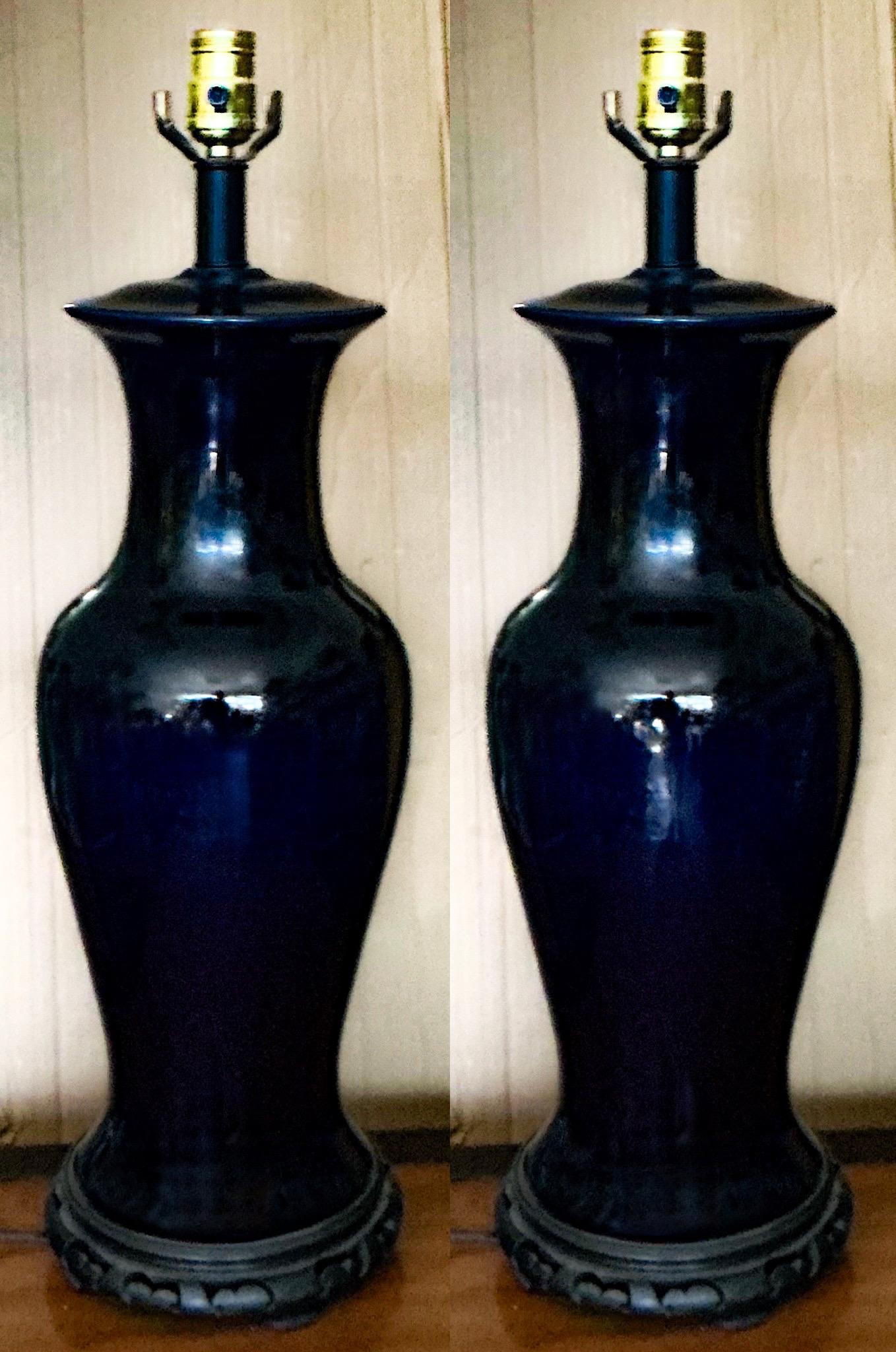 Lampade da tavolo in ceramica blu navy in stile Asian Chinese Export Ginger Jar - Coppia In condizioni buone in vendita a Kennesaw, GA