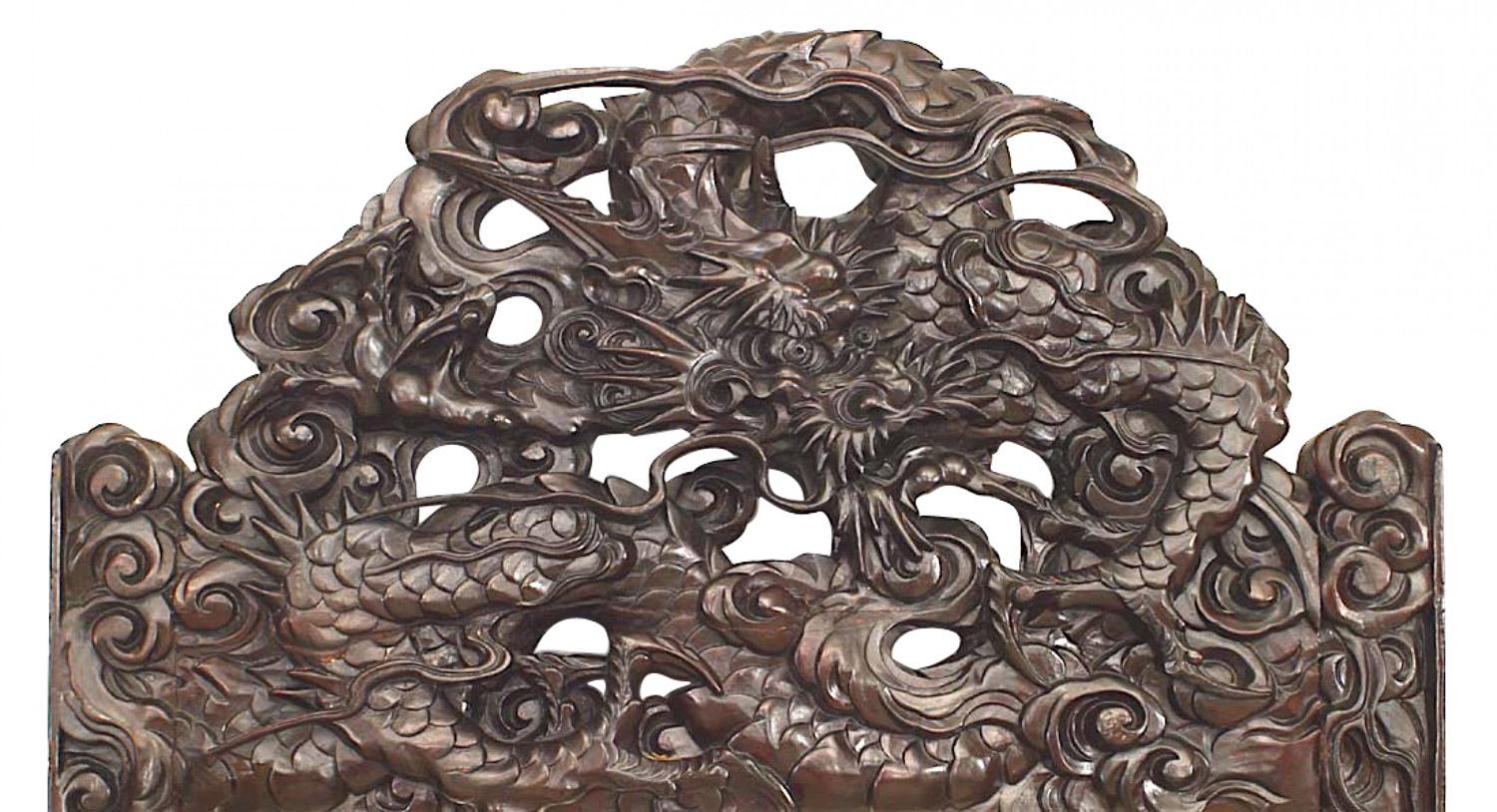 Exportation chinoise Miroir mural en acajou sculpté, style asiatique chinois, avec motif de dragon en vente