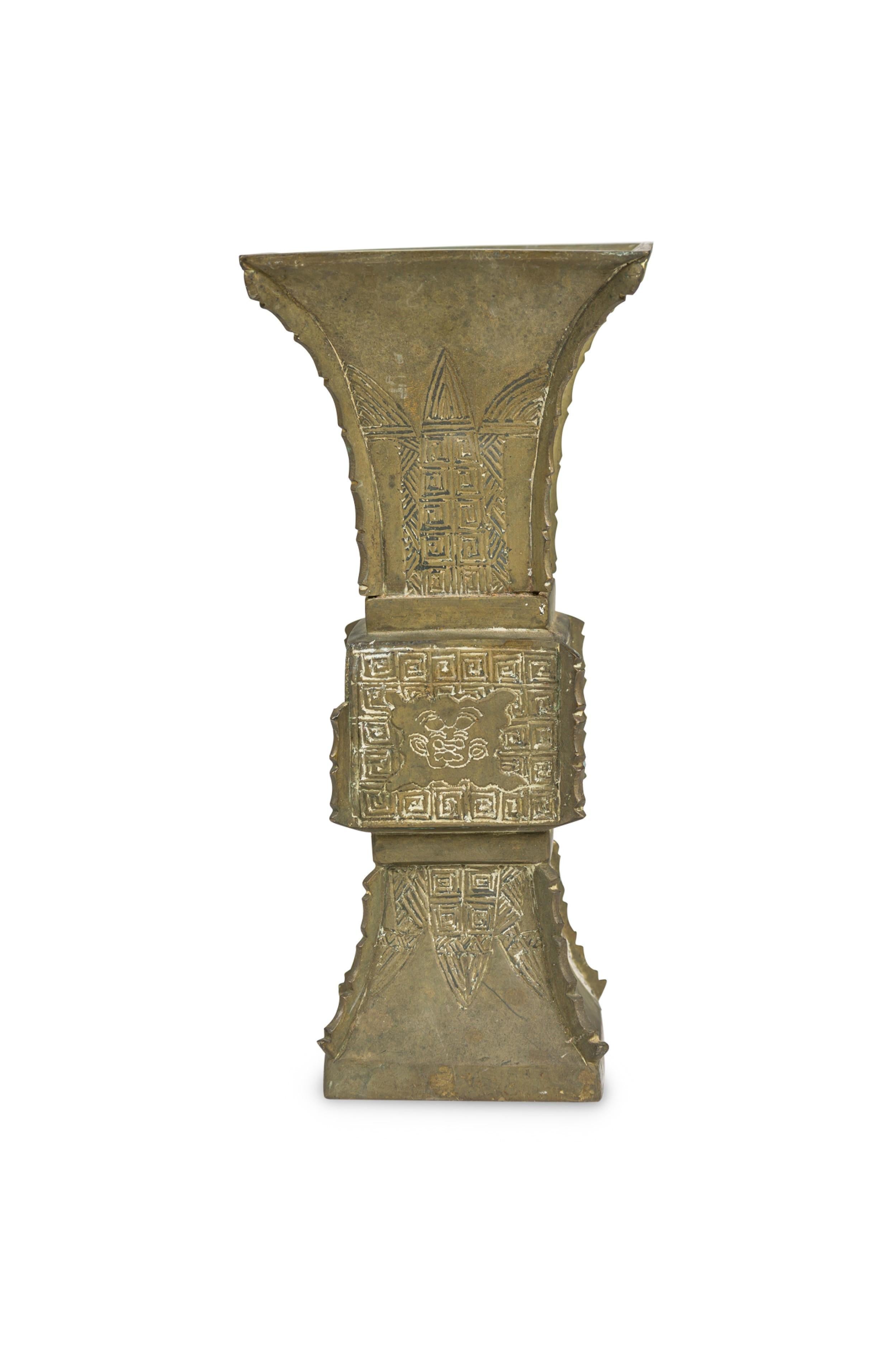 Esportazione cinese Asian Chinese style  Metal Vase in vendita