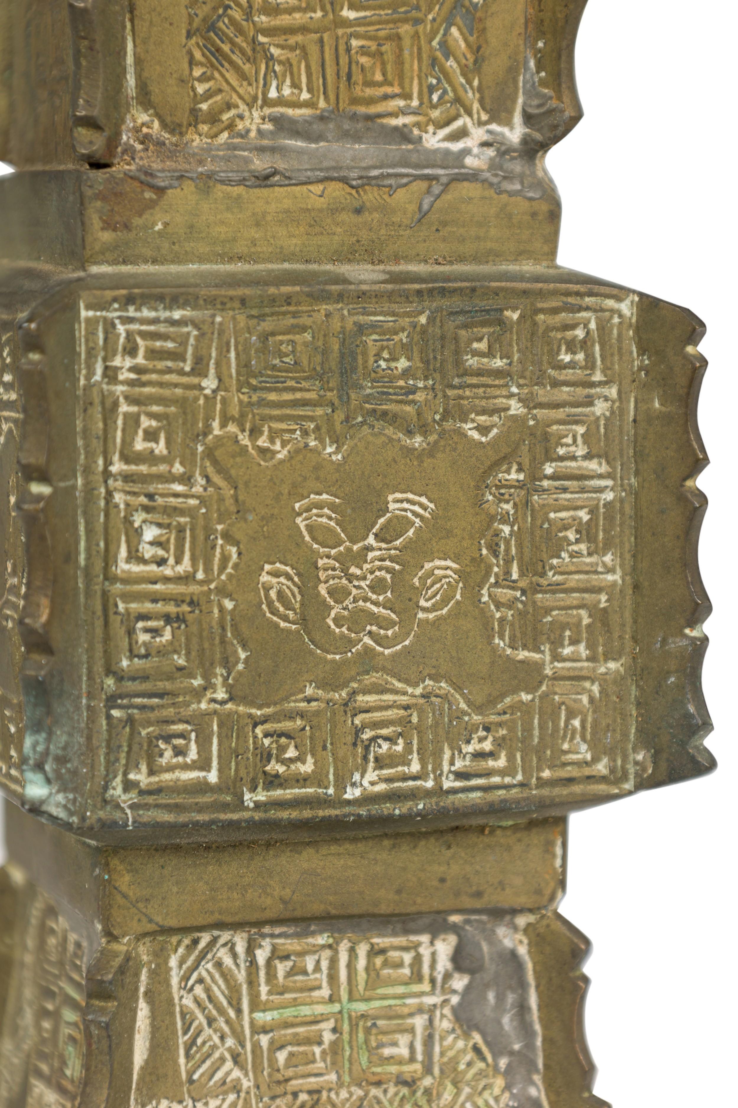 Asian Chinese style  Metal Vase In condizioni buone in vendita a Queens, NY