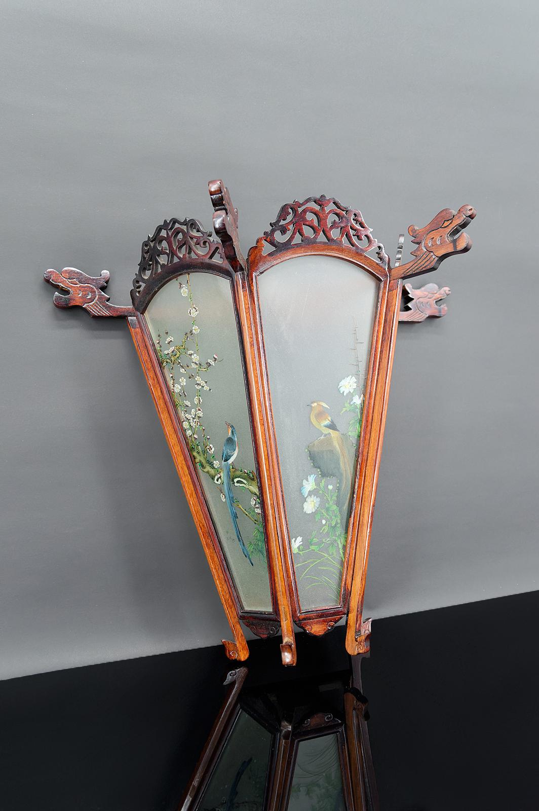 Chinese Export Asian Chinese wall sconce, painted birds, China, circa 1900 For Sale