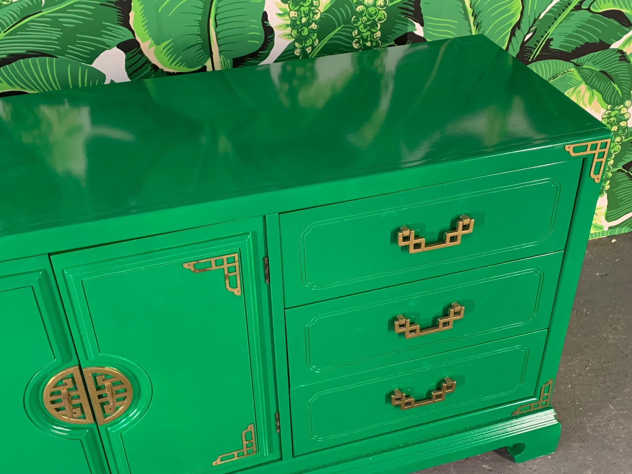 Asian Chinoiserie 9-Drawer Dresser In Good Condition In Jacksonville, FL