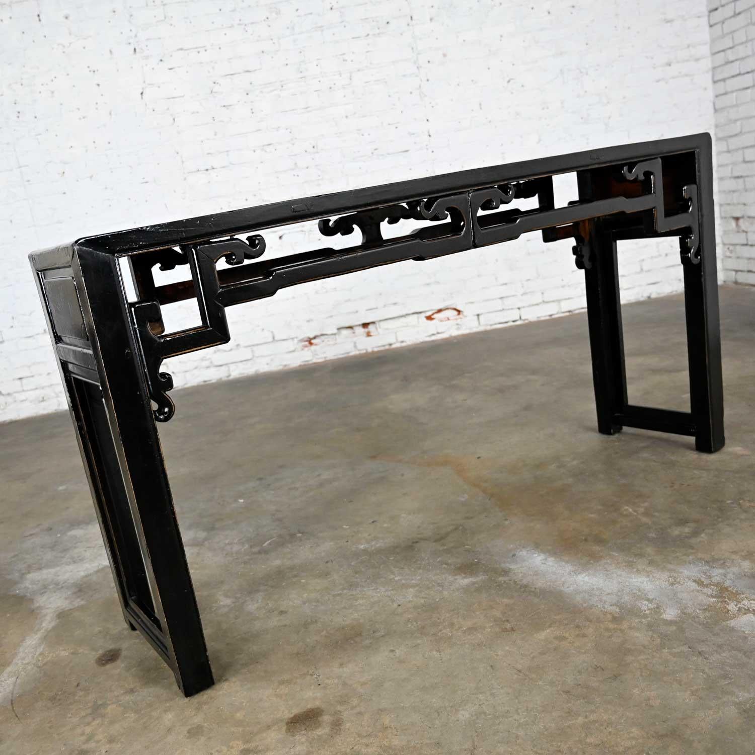 Asian Chinoiserie Distressed Black Finish Alter Style Sofa Console Table For Sale 3
