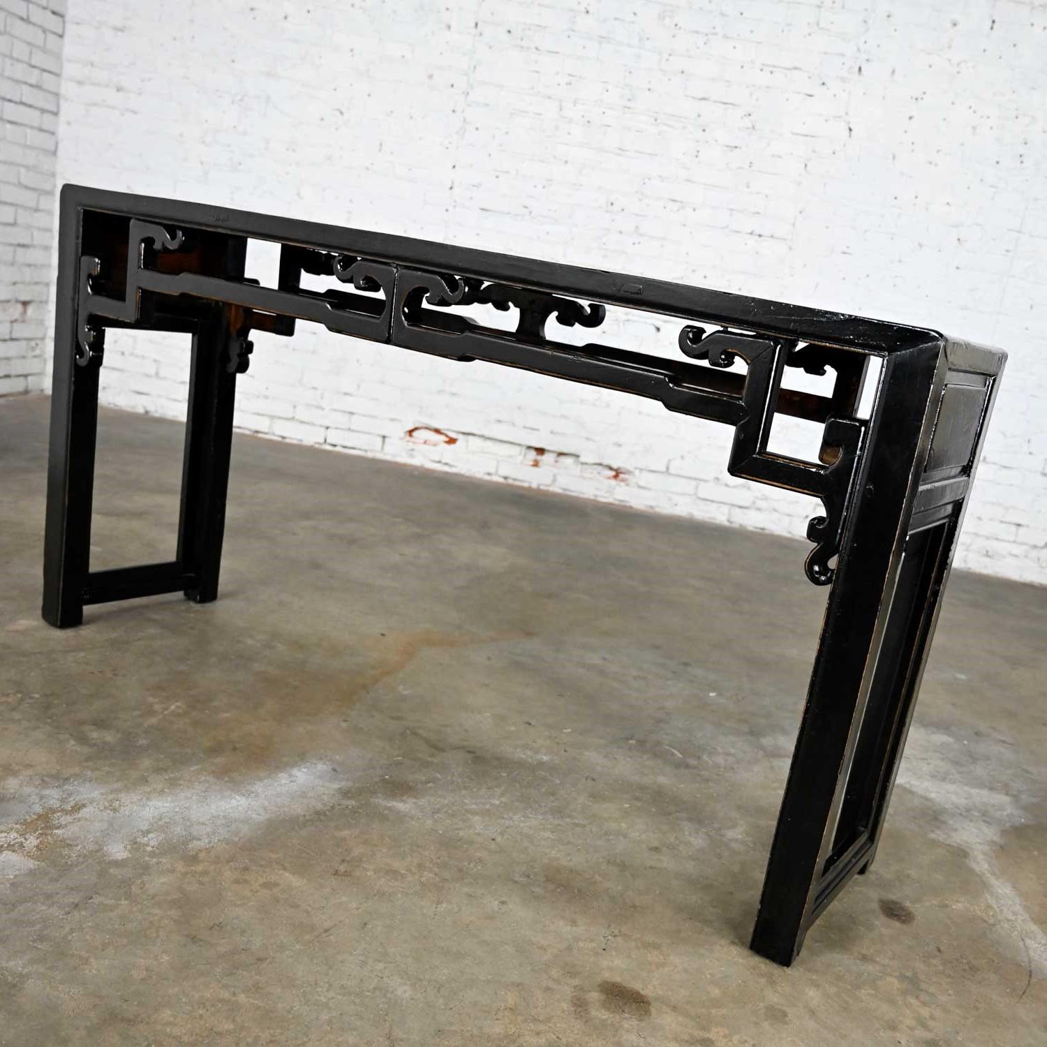 Asian Chinoiserie Distressed Black Finish Alter Style Sofa Console Table For Sale 4