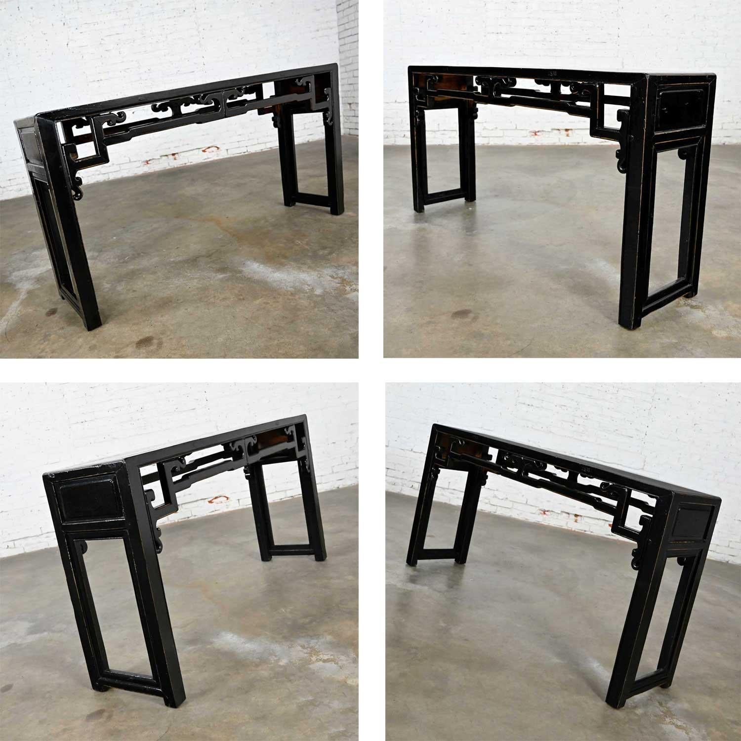 Asian Chinoiserie Distressed Black Finish Alter Style Sofa Console Table For Sale 7
