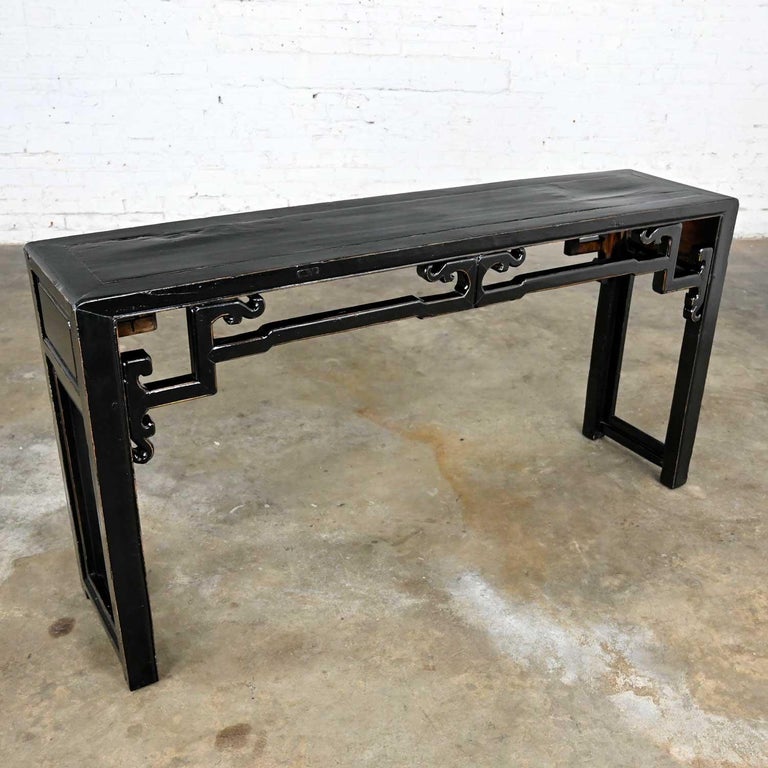 20th Century Asian Chinoiserie Distressed Black Finish Alter Style Sofa Console Table For Sale