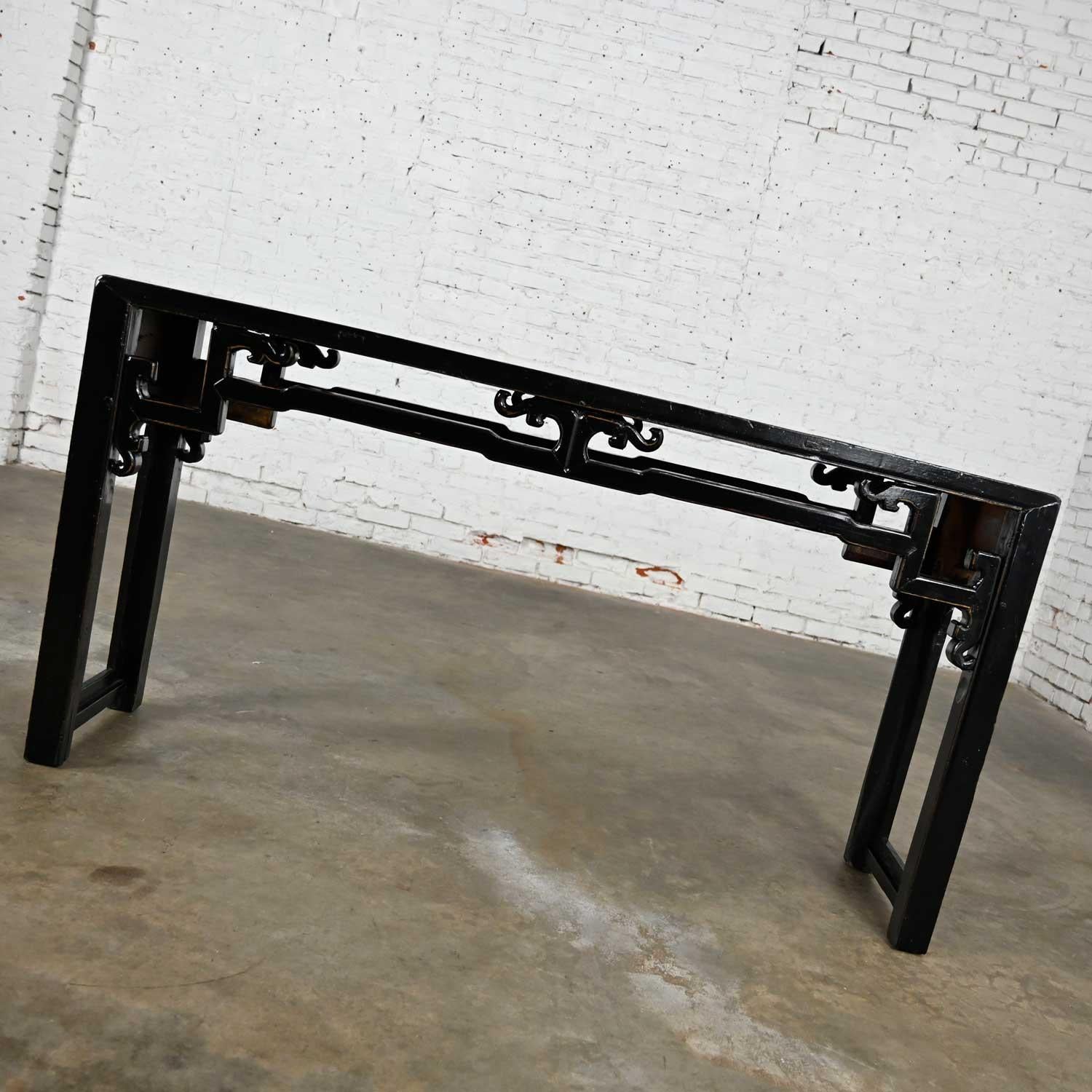 Asian Chinoiserie Distressed Black Finish Alter Style Sofa Console Table In Good Condition For Sale In Topeka, KS