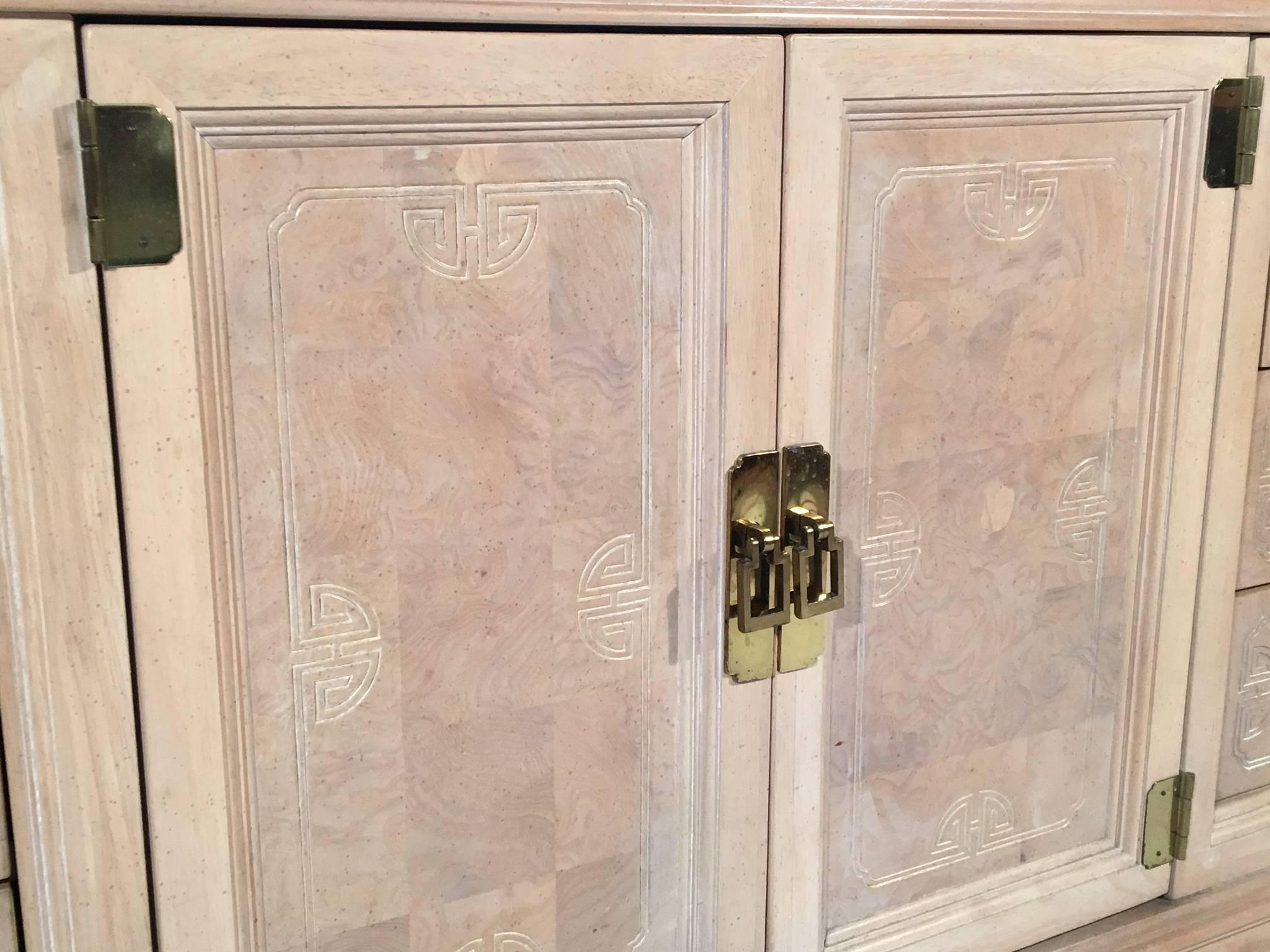 Asian Chinoiserie Light Burl Wood Nine-Drawer Dresser In Good Condition For Sale In Jacksonville, FL