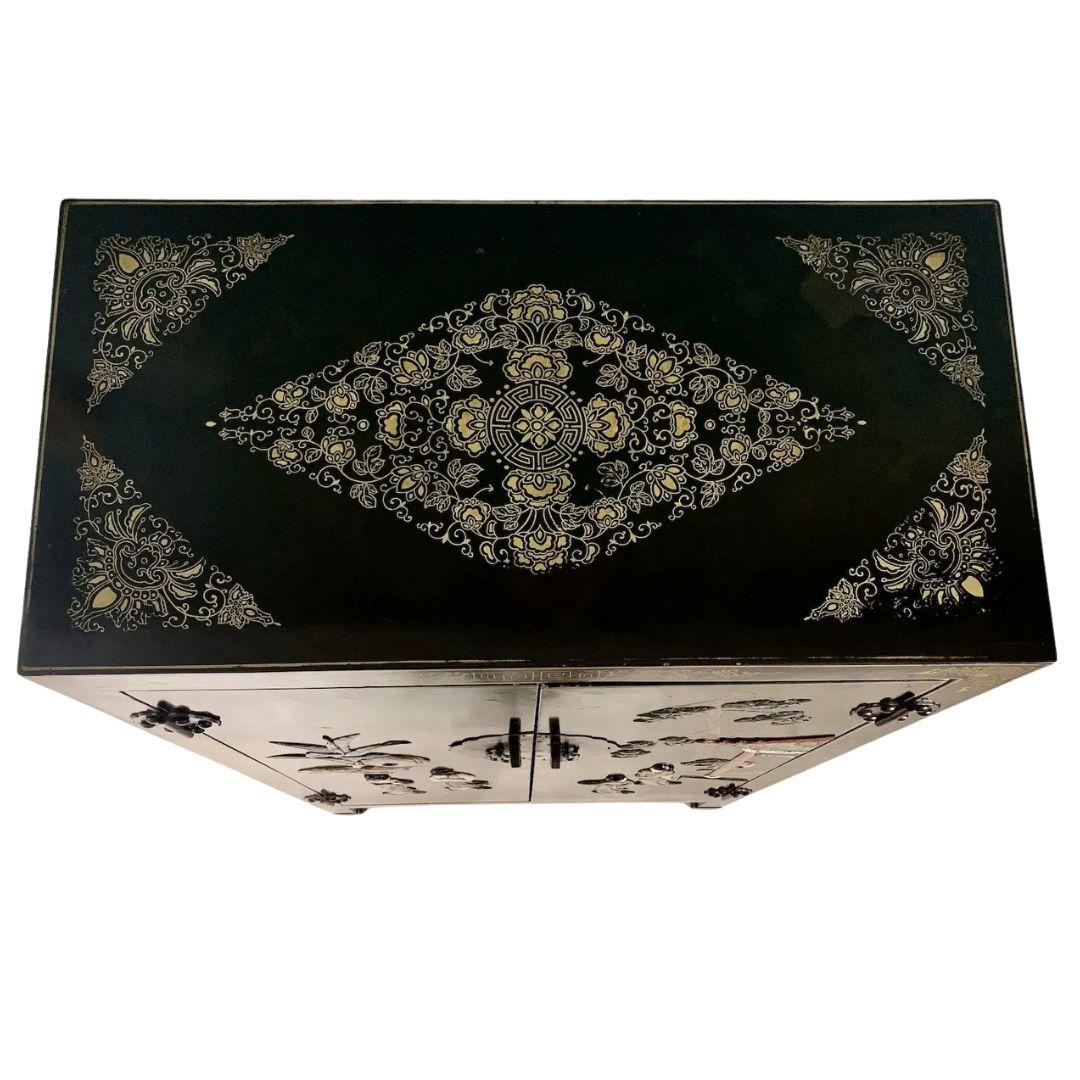 Ancien meuble de rangement asiatique de style chinoiserie avec incrustation de pierres semi-précieuses en vente 2