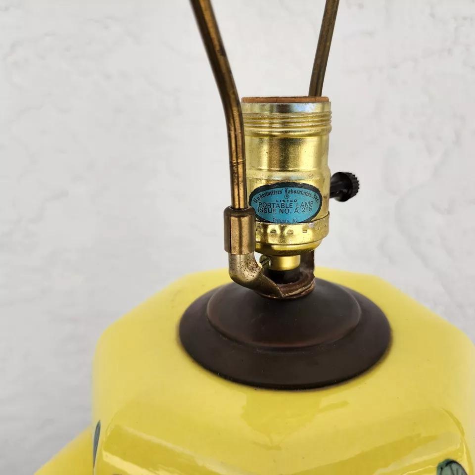 Asian Chinoiserie Table Lamp by Tyndale 5