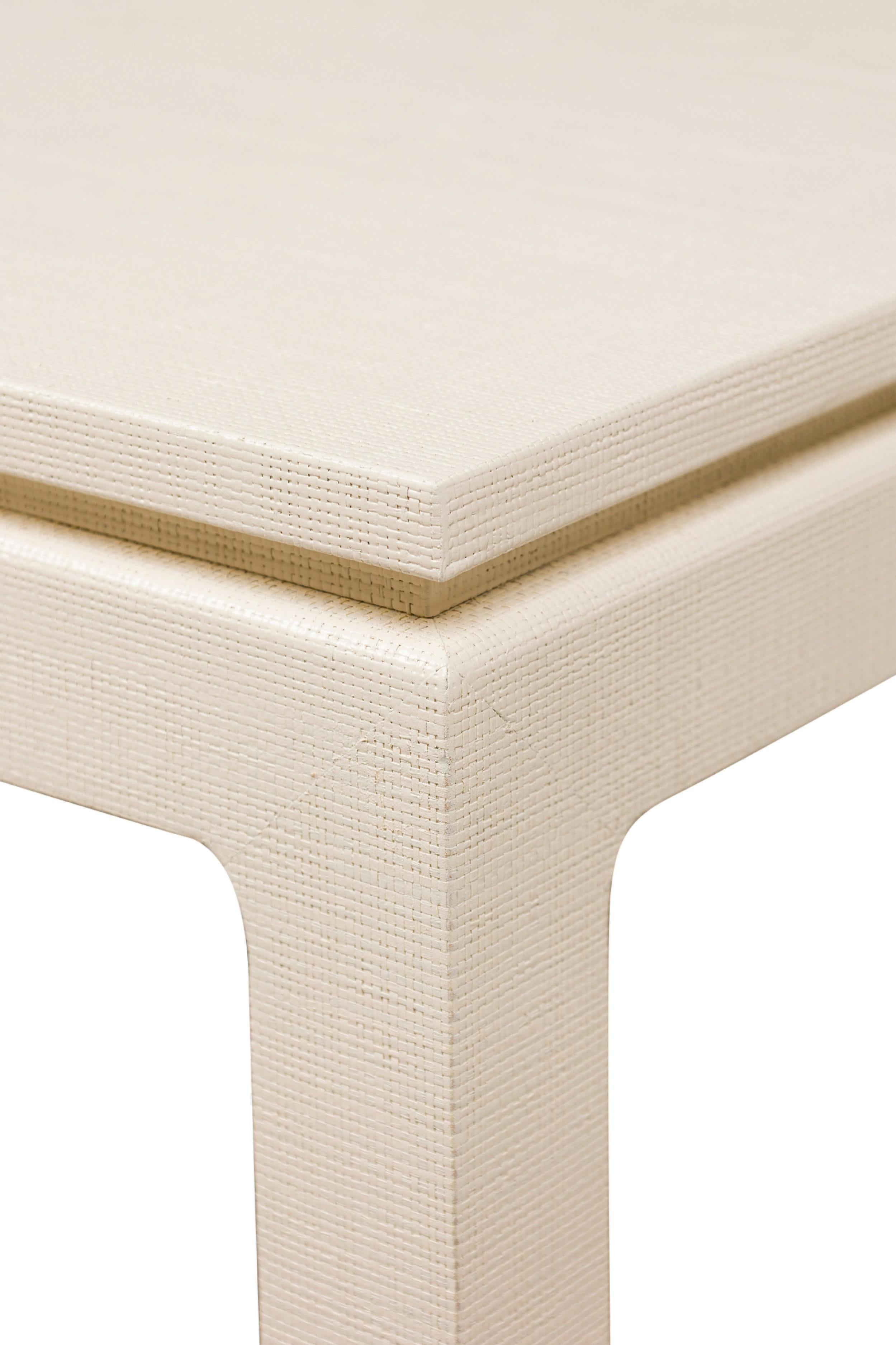 20ième siècle Table basse contemporaine asiatique de style Ming Ming Dynasty beige enveloppée de raphia en vente