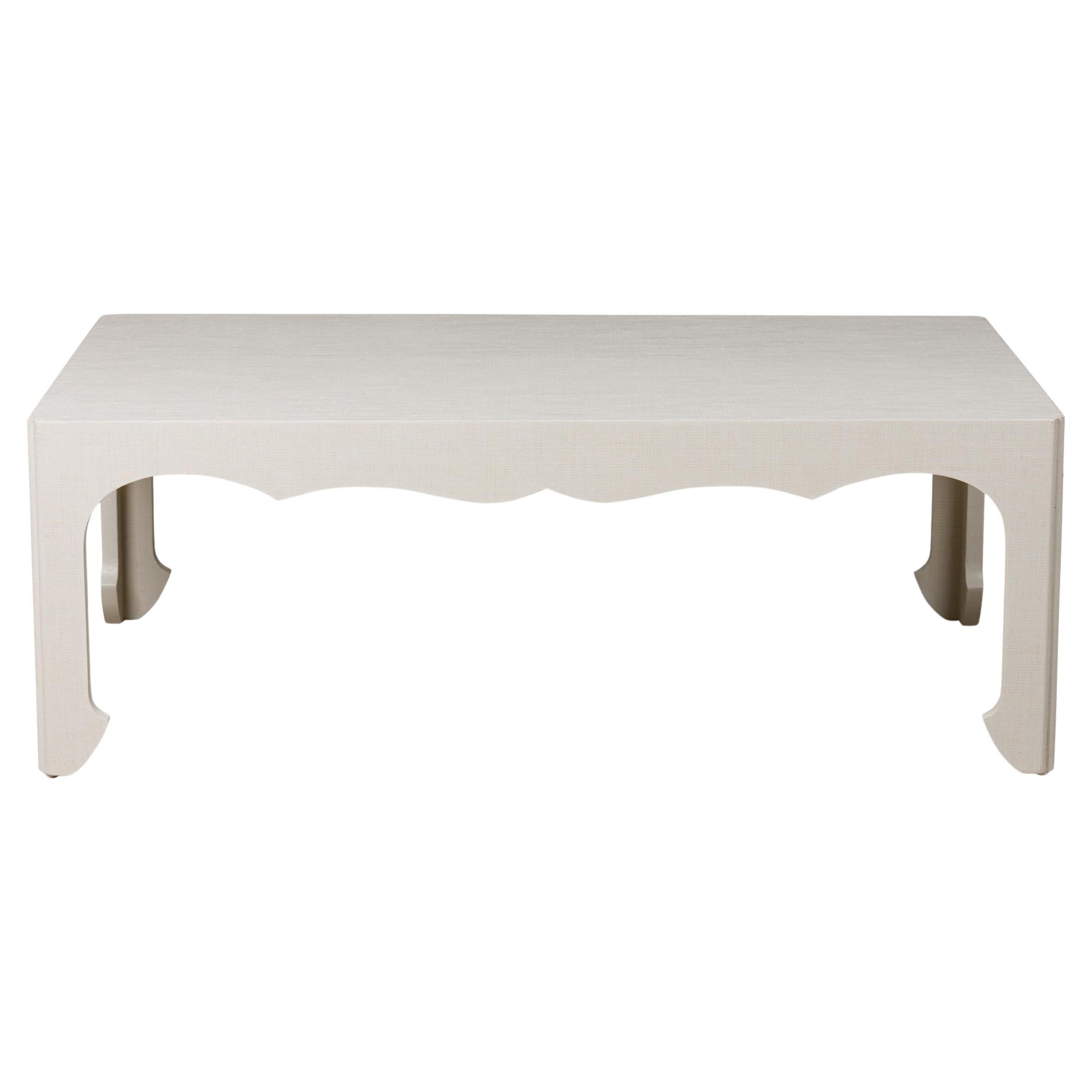 Table basse enveloppée de raphia de couleur gris clair, style Asian Contemporary