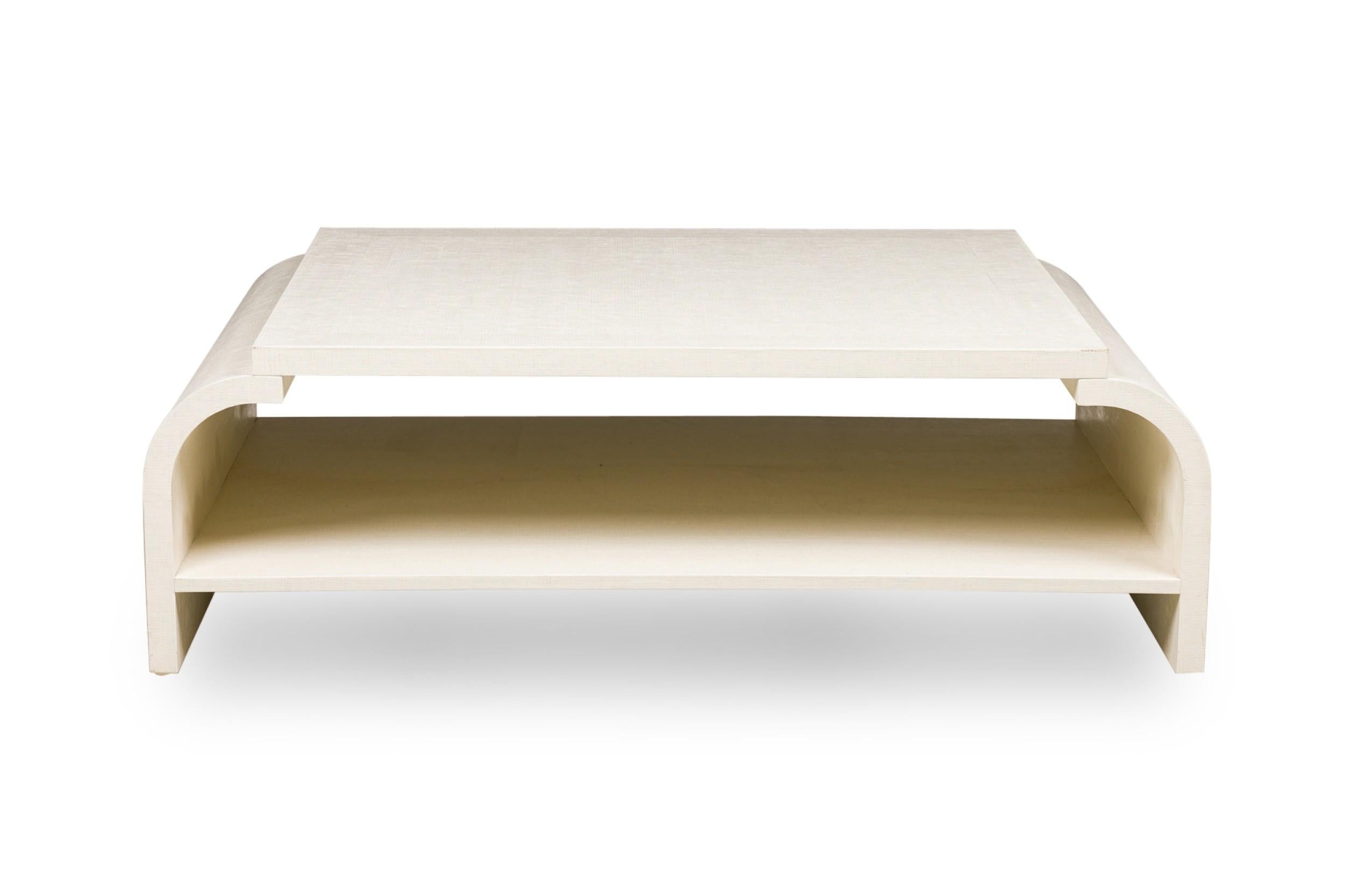 Asian Contemporary Style Off-White Raffia Wrapped Curved Couchtisch (Handbemalt) im Angebot