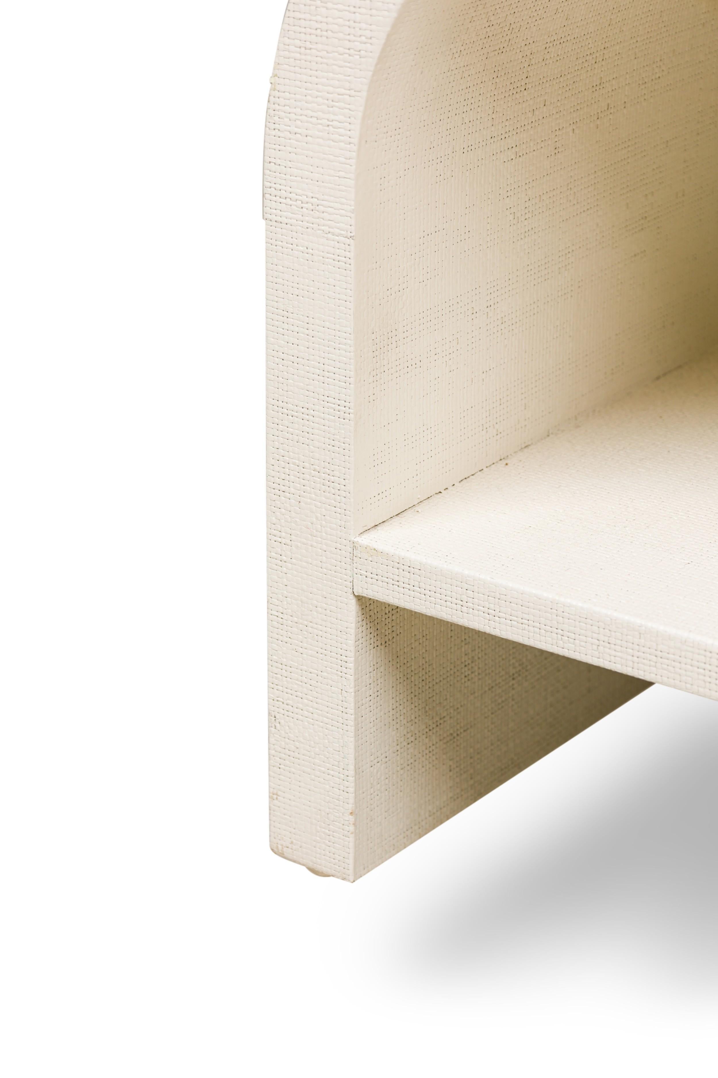 Asian Contemporary Style Off-White Raffia Wrapped Curved Couchtisch (20. Jahrhundert) im Angebot