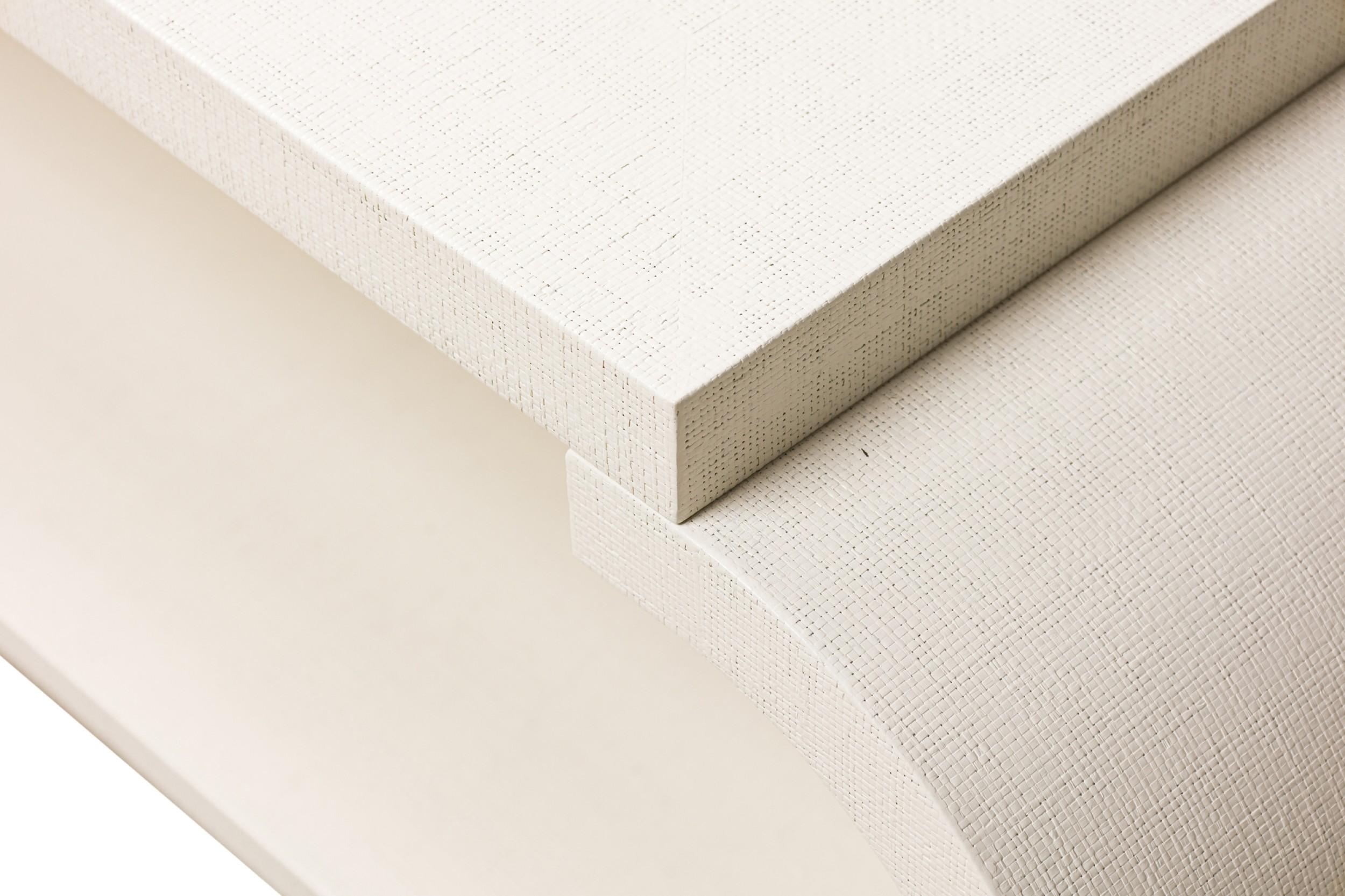 Asian Contemporary Style Off-White Raffia Wrapped Curved Couchtisch (Farbe) im Angebot