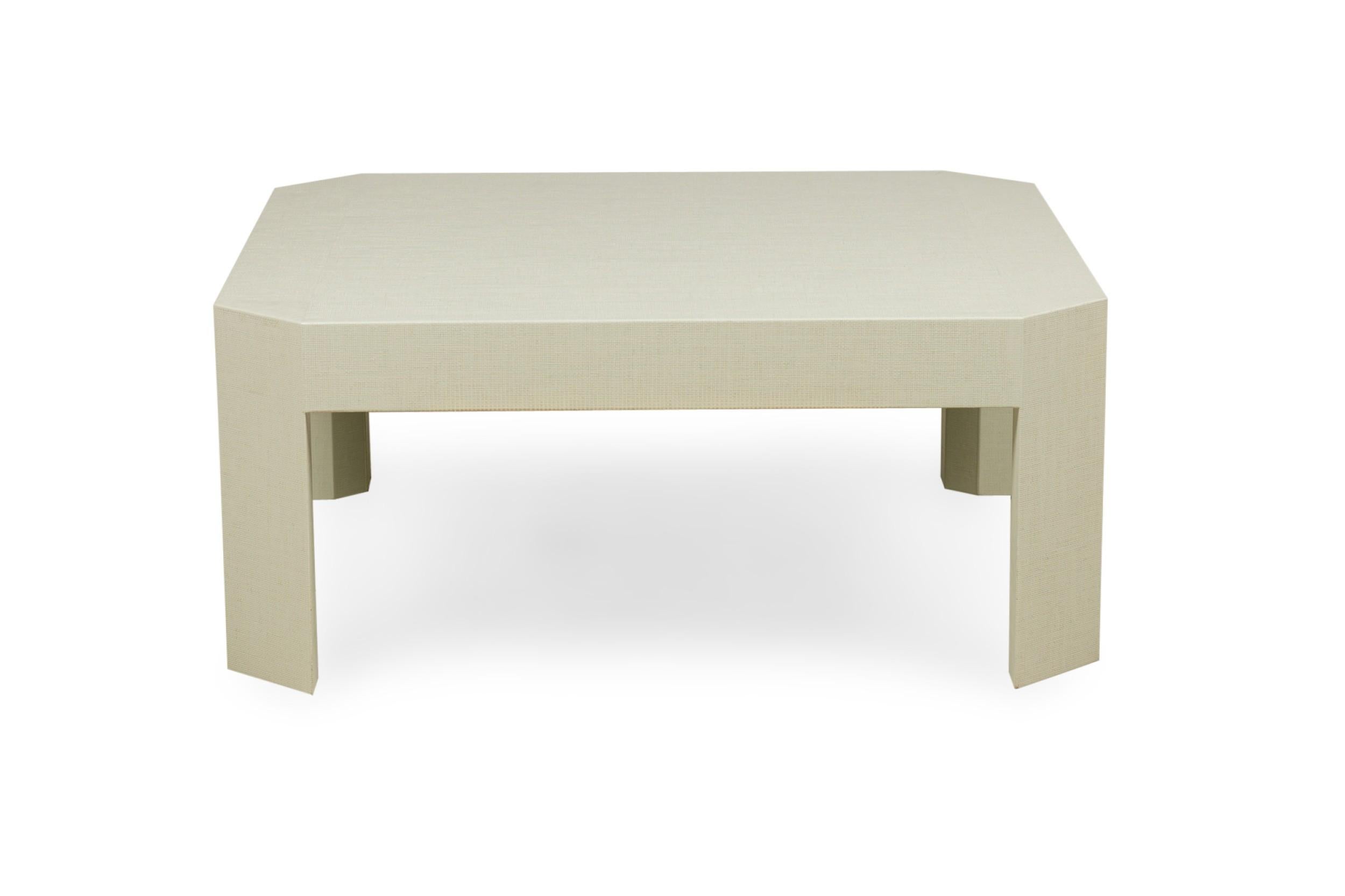 Fait main Table basse enveloppée de raphia de couleur Sage, style Asian Contemporary en vente