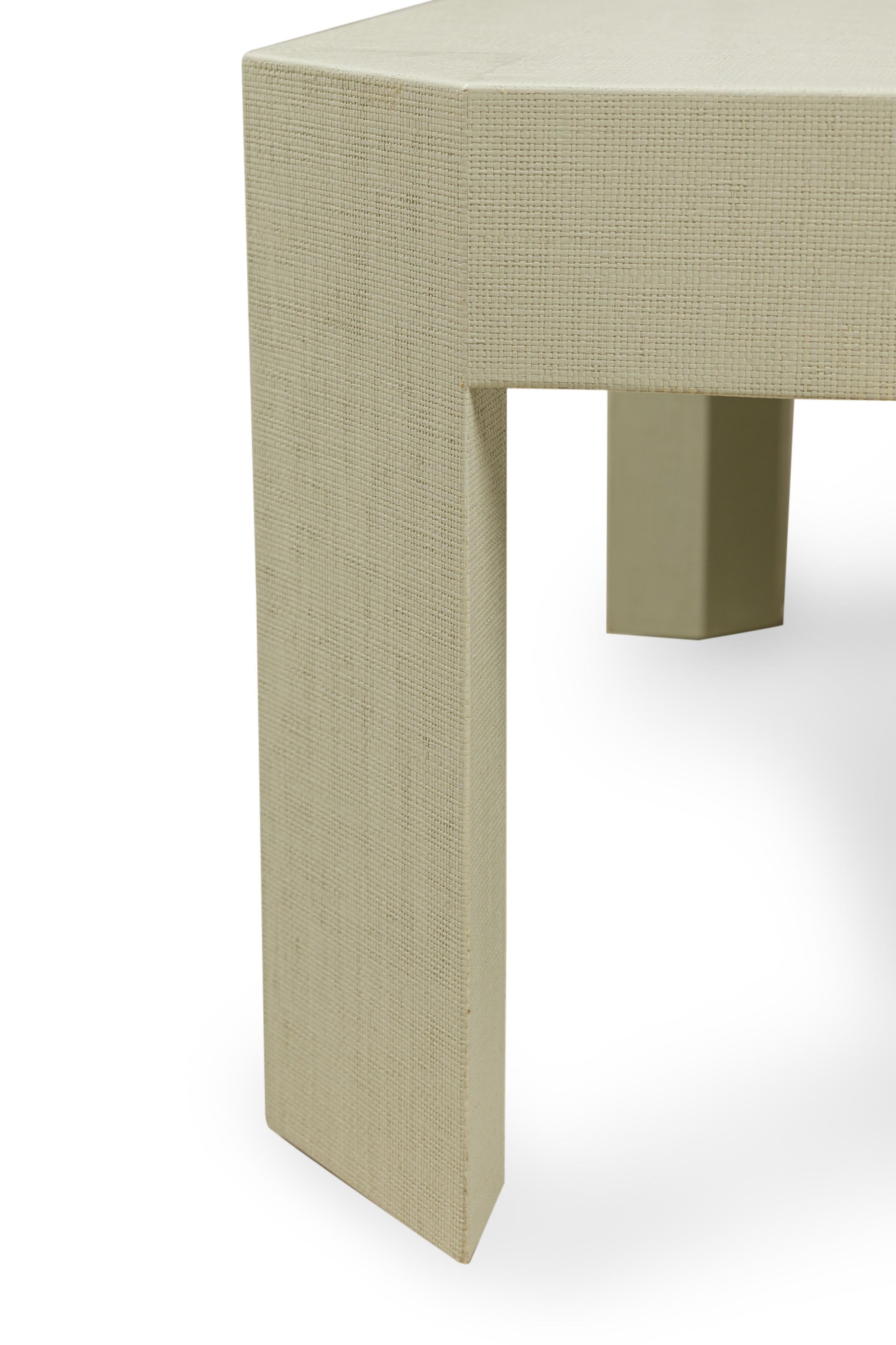 Raphia Table basse enveloppée de raphia de couleur Sage, style Asian Contemporary en vente