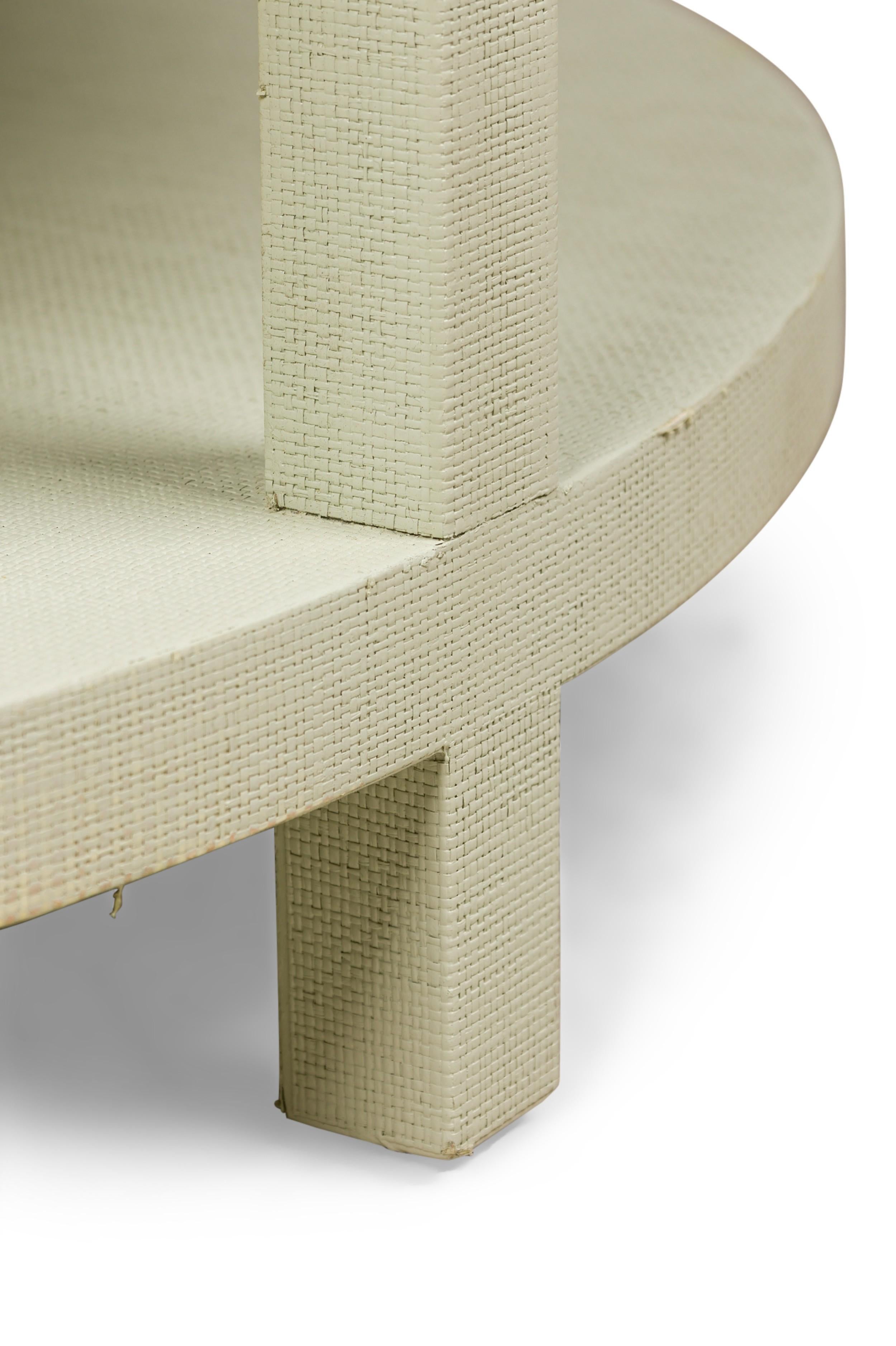 Porcelaine Table basse ronde enveloppée de raphia de couleur Sage, style Asian Contemporary en vente