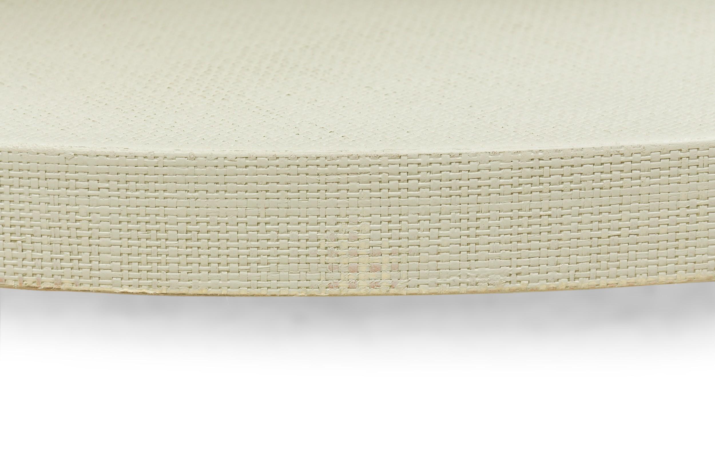 Table basse ronde enveloppée de raphia de couleur Sage, style Asian Contemporary en vente 1
