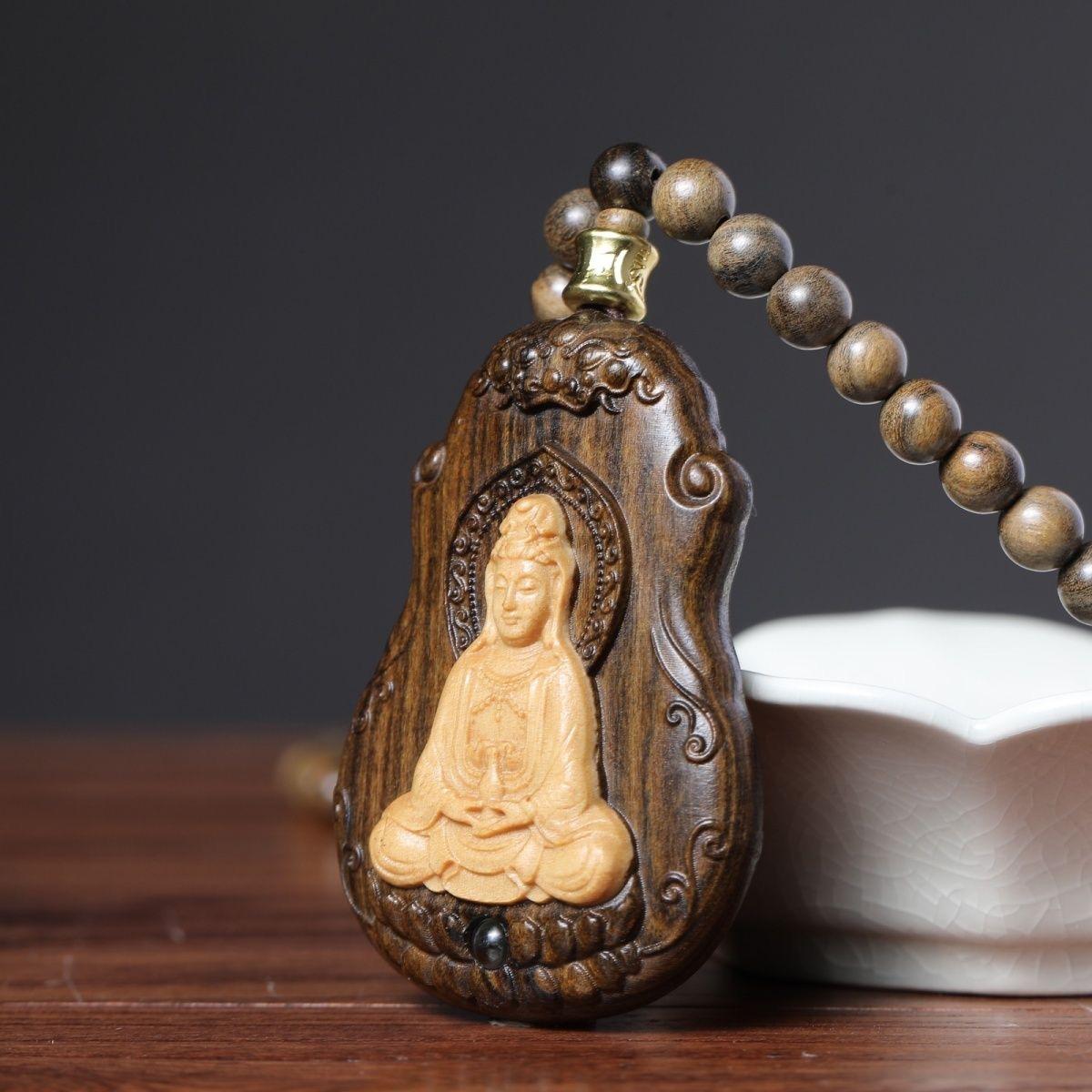 20th Century Vintage Asian Dalagan Agarwood Engraving Guanyin Buddha Pendent Necklace For Sale