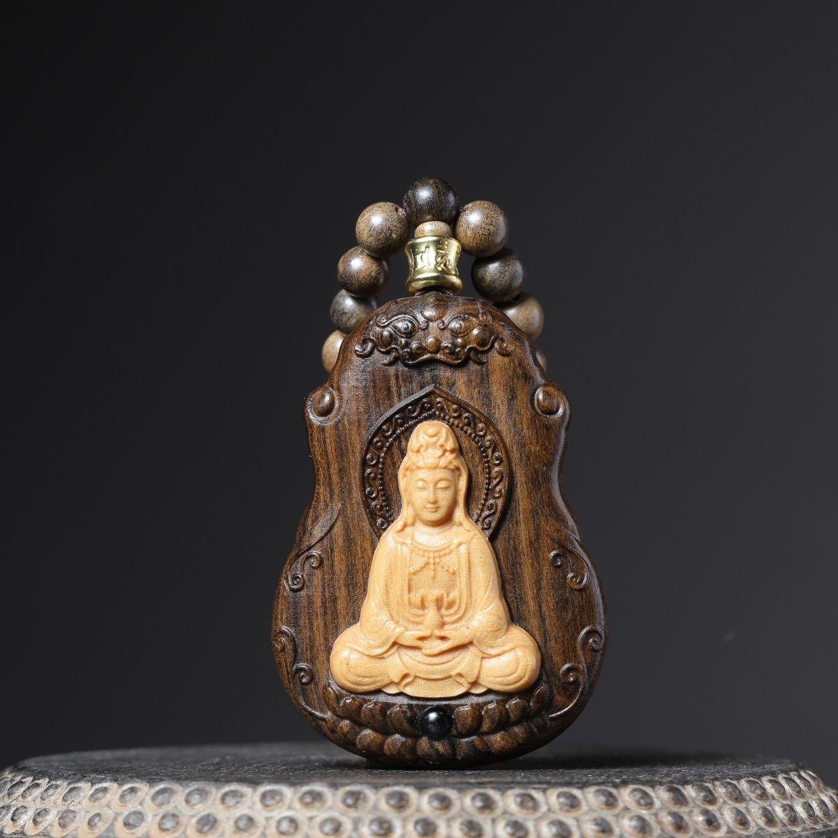 Vintage Asian Dalagan Agarwood Engraving Guanyin Buddha Pendent Necklace For Sale 1