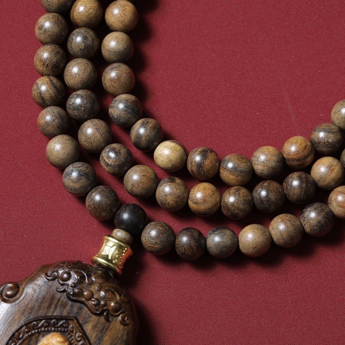 Vintage Asian Dalagan Agarwood Engraving Guanyin Buddha Pendent Necklace For Sale 2