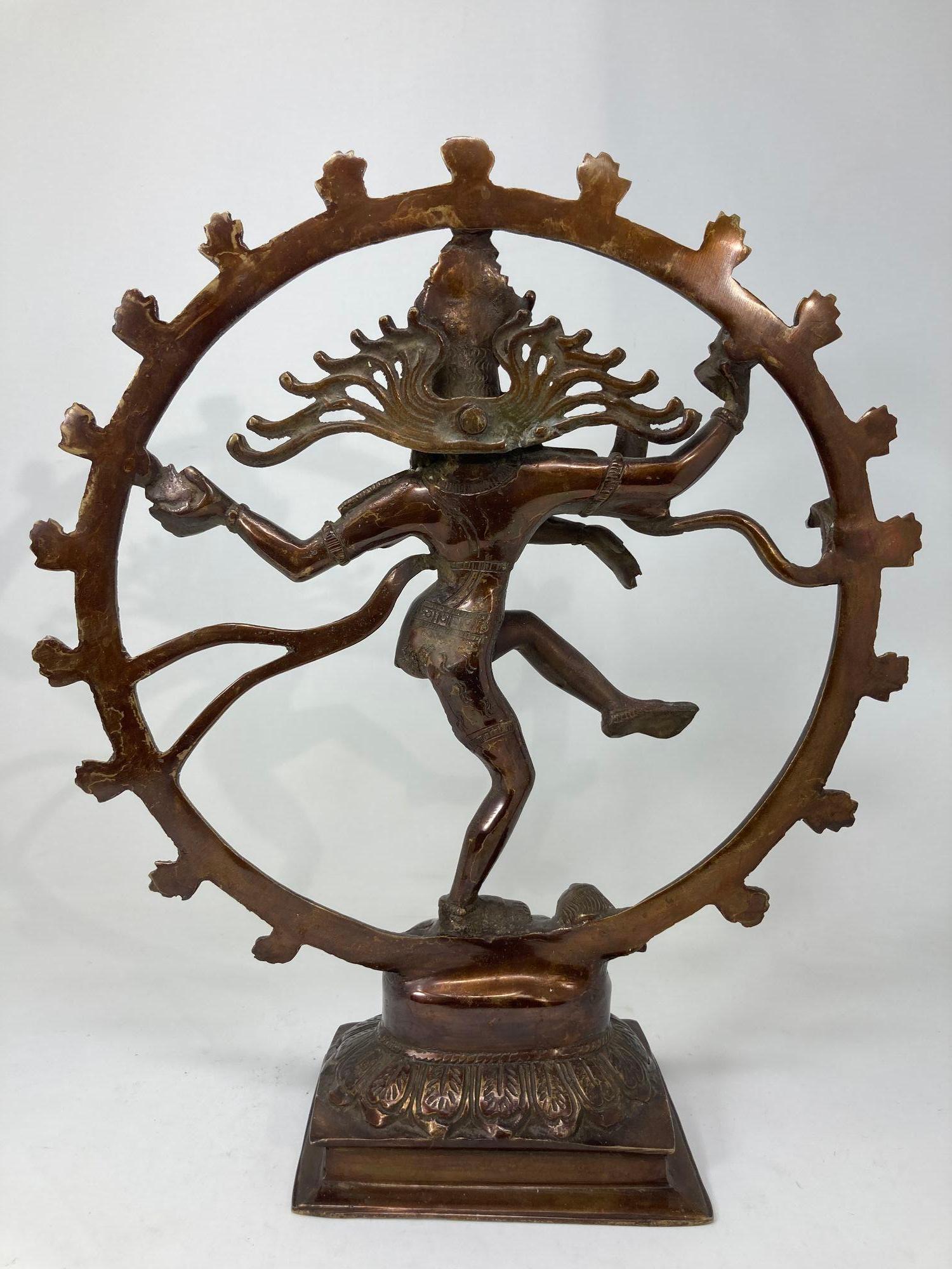 Danza asiatica Indù in bronzo e rame Shiva Nataraja Circa 1950 in vendita 2