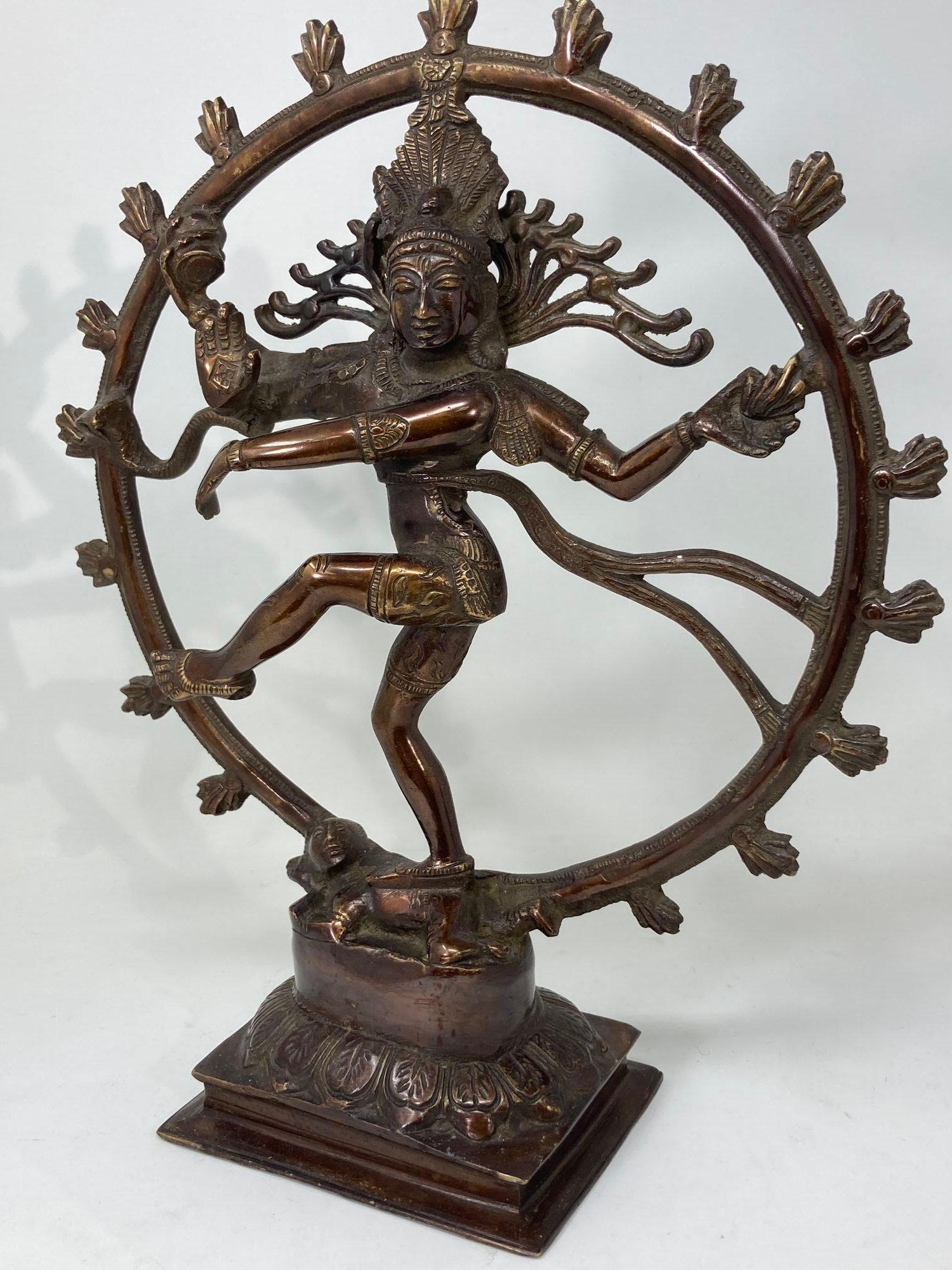 Danza asiatica Indù in bronzo e rame Shiva Nataraja Circa 1950 in vendita 3