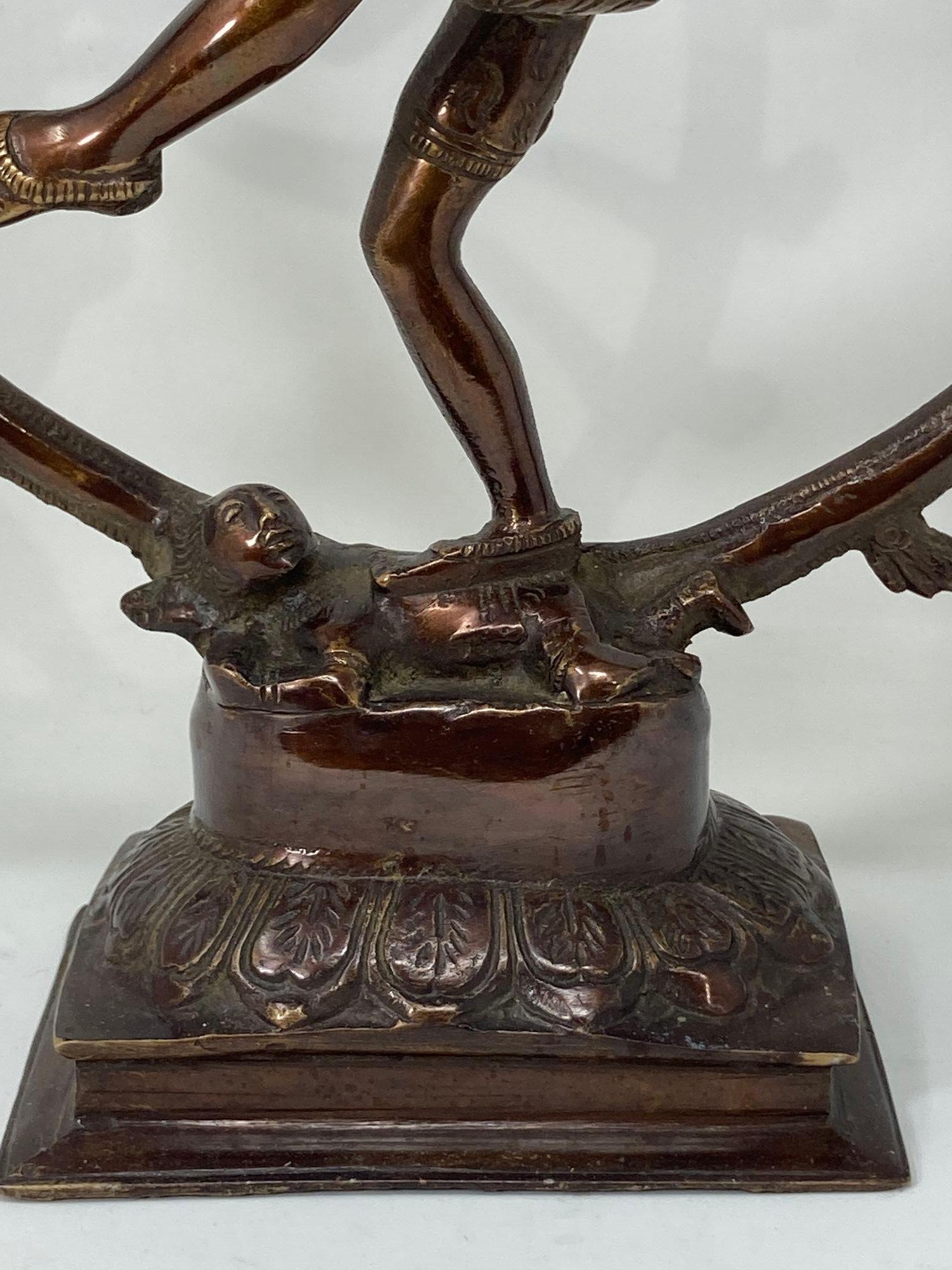 Danza asiatica Indù in bronzo e rame Shiva Nataraja Circa 1950 in vendita 6