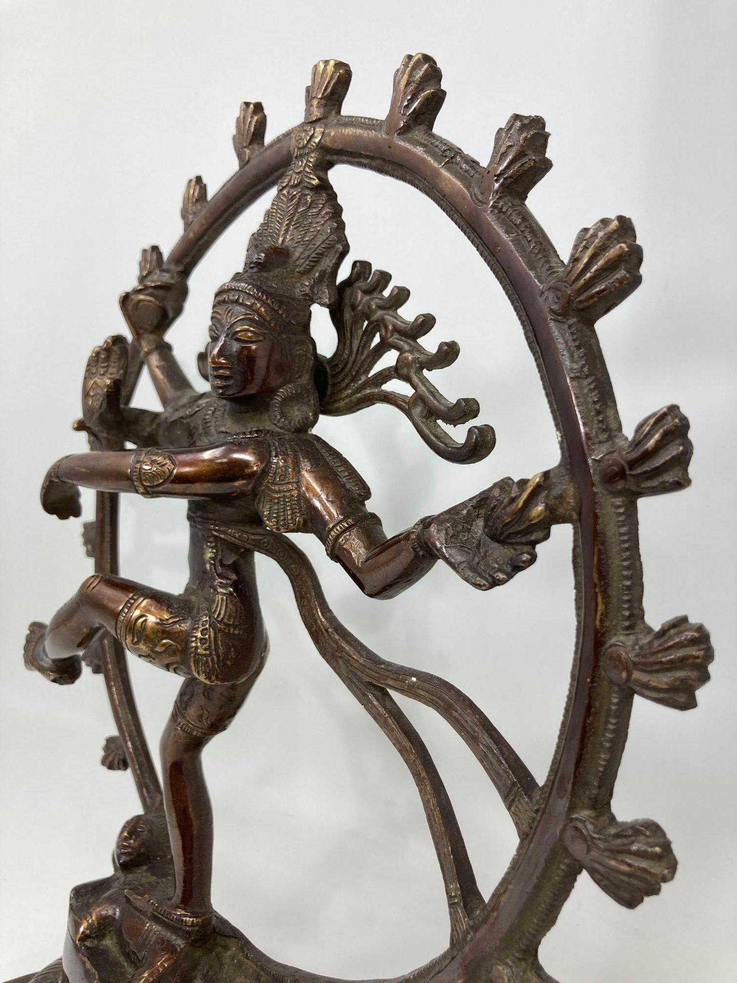 Danza asiatica Indù in bronzo e rame Shiva Nataraja Circa 1950 in vendita 7