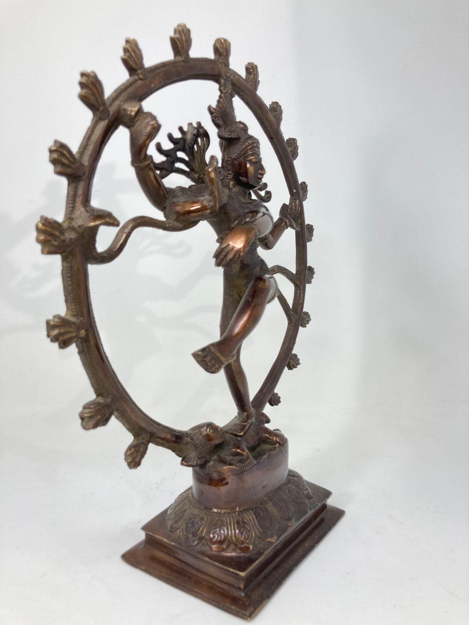 Danza asiatica Indù in bronzo e rame Shiva Nataraja Circa 1950 in vendita 10