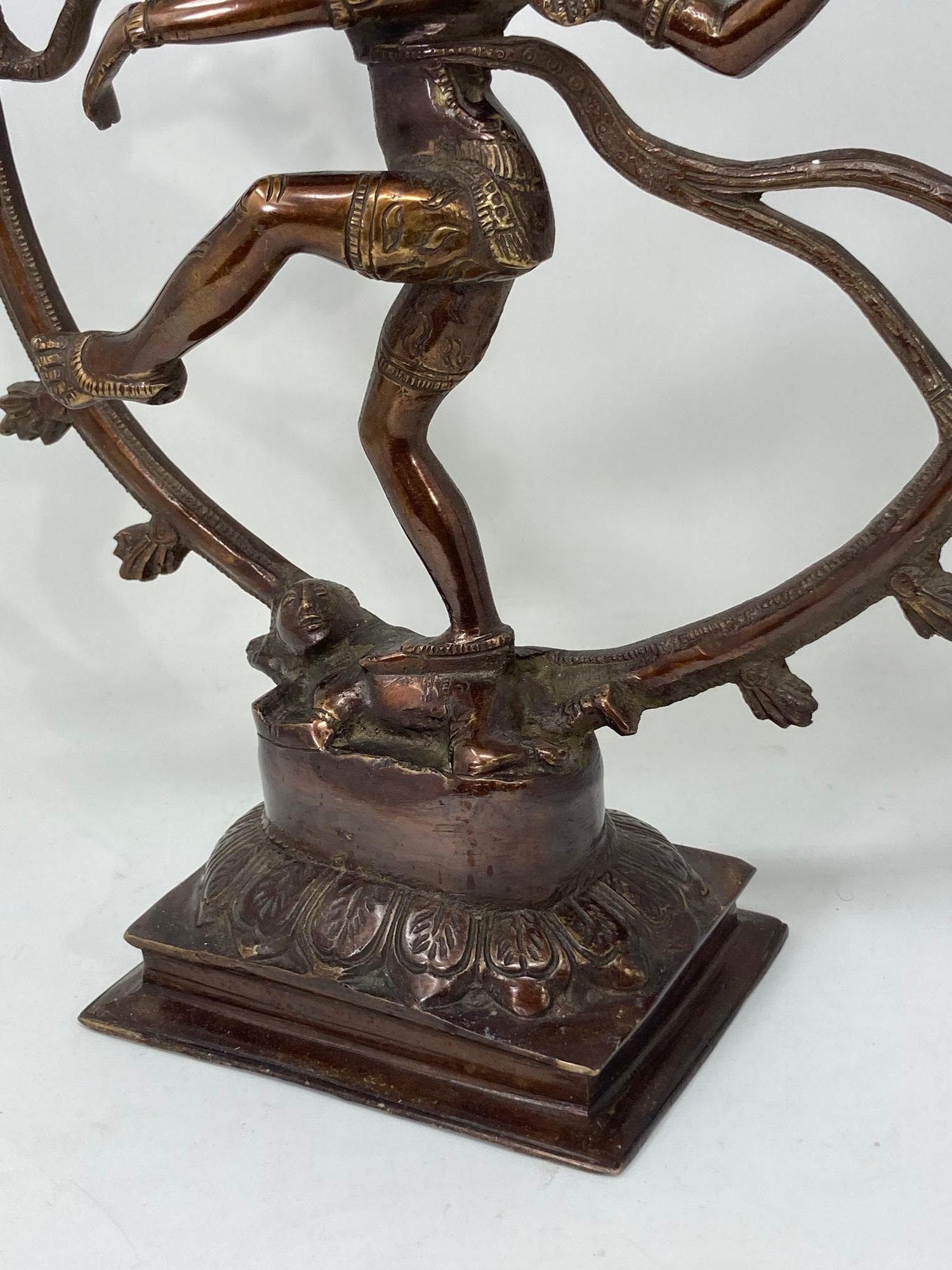Indiano Danza asiatica Indù in bronzo e rame Shiva Nataraja Circa 1950 in vendita