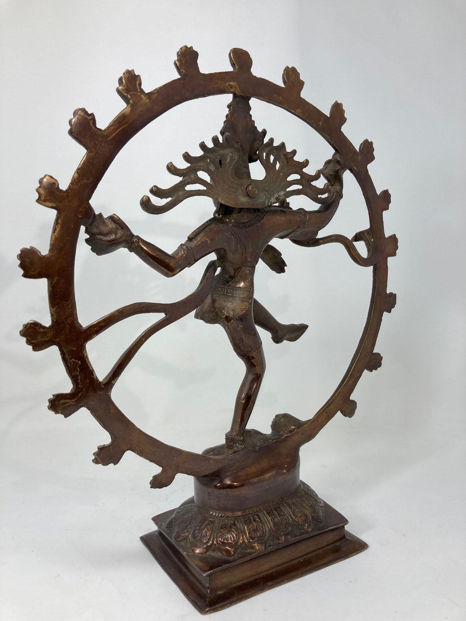 Bronzo Danza asiatica Indù in bronzo e rame Shiva Nataraja Circa 1950 in vendita