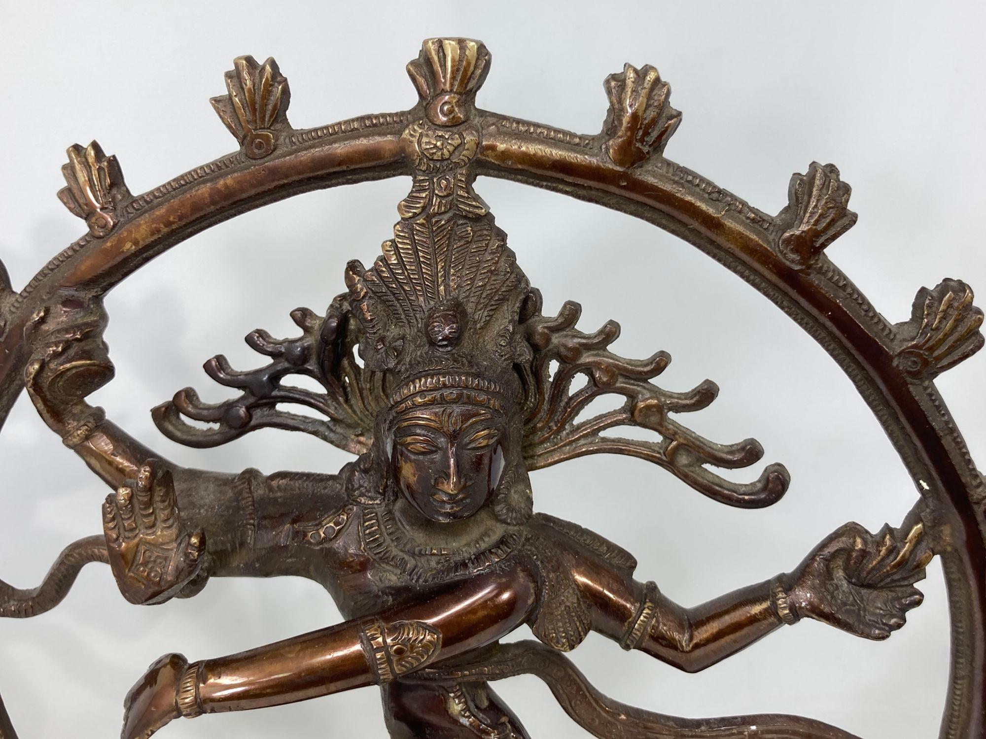 Danza asiatica Indù in bronzo e rame Shiva Nataraja Circa 1950 in vendita 1
