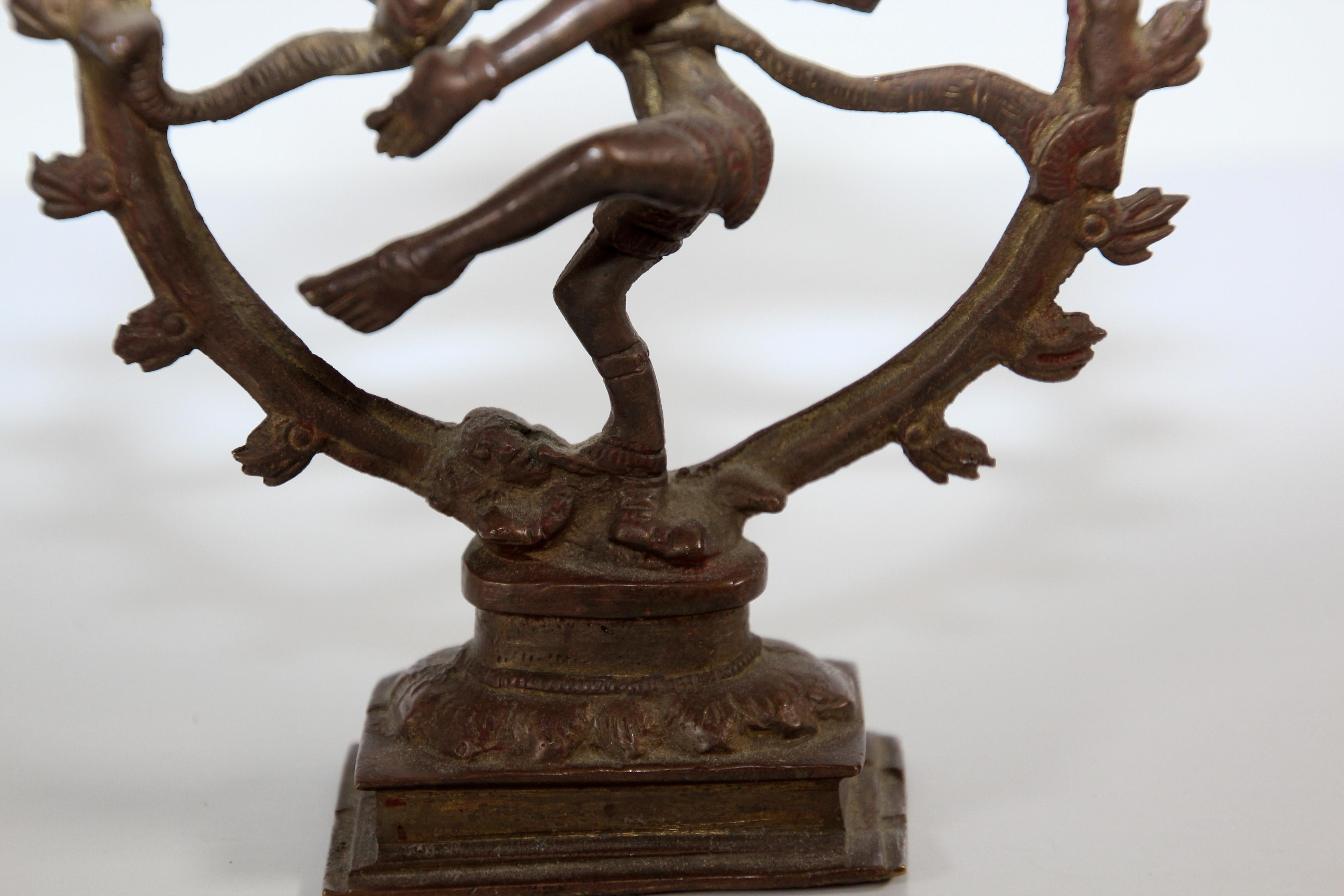 Asiatisch Tanzender Hindu Bronze Shiva Nataraja (Volkskunst)
