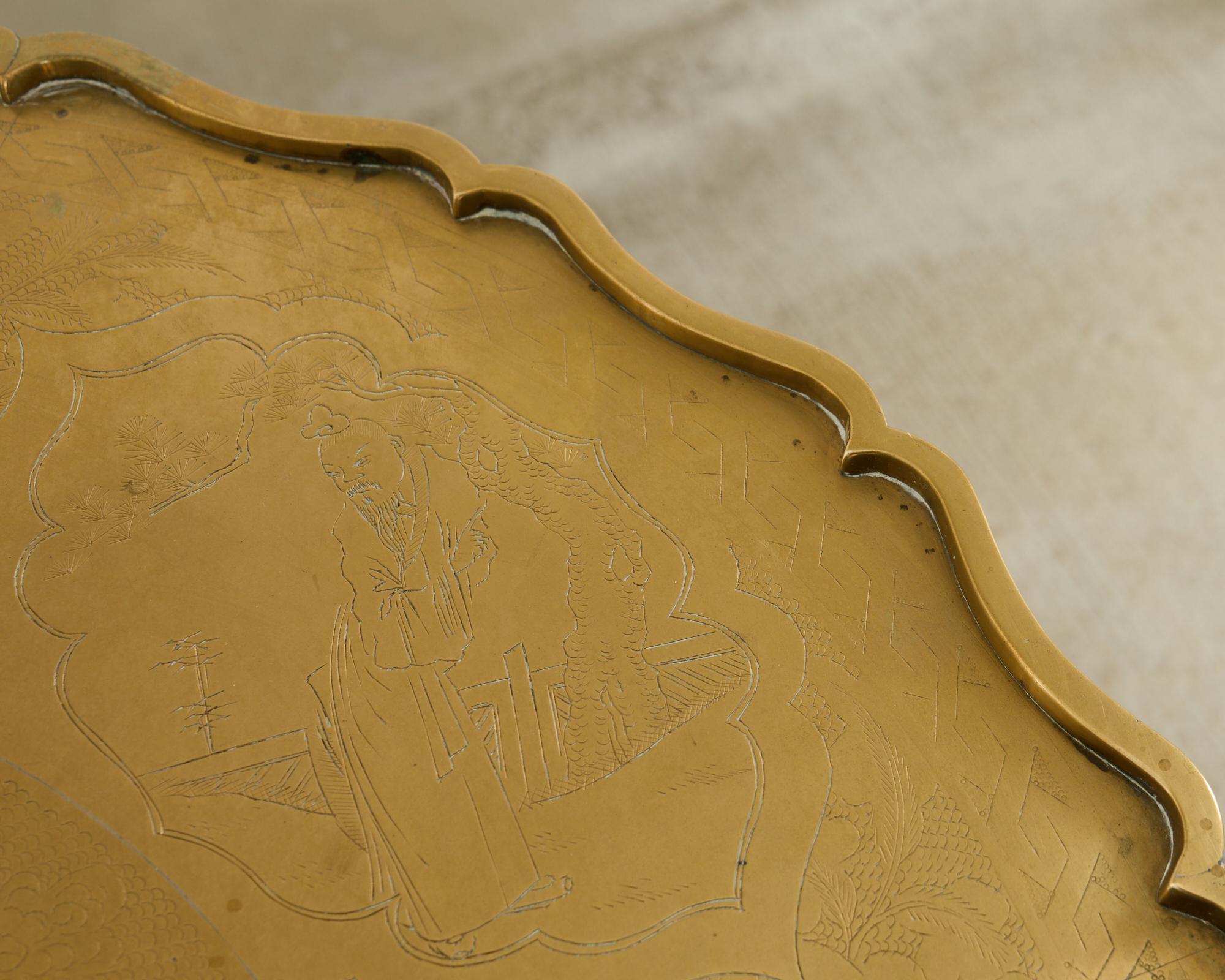 Table asiatique à plateau en laiton gravé sur un stand pliant à six pieds en vente 1