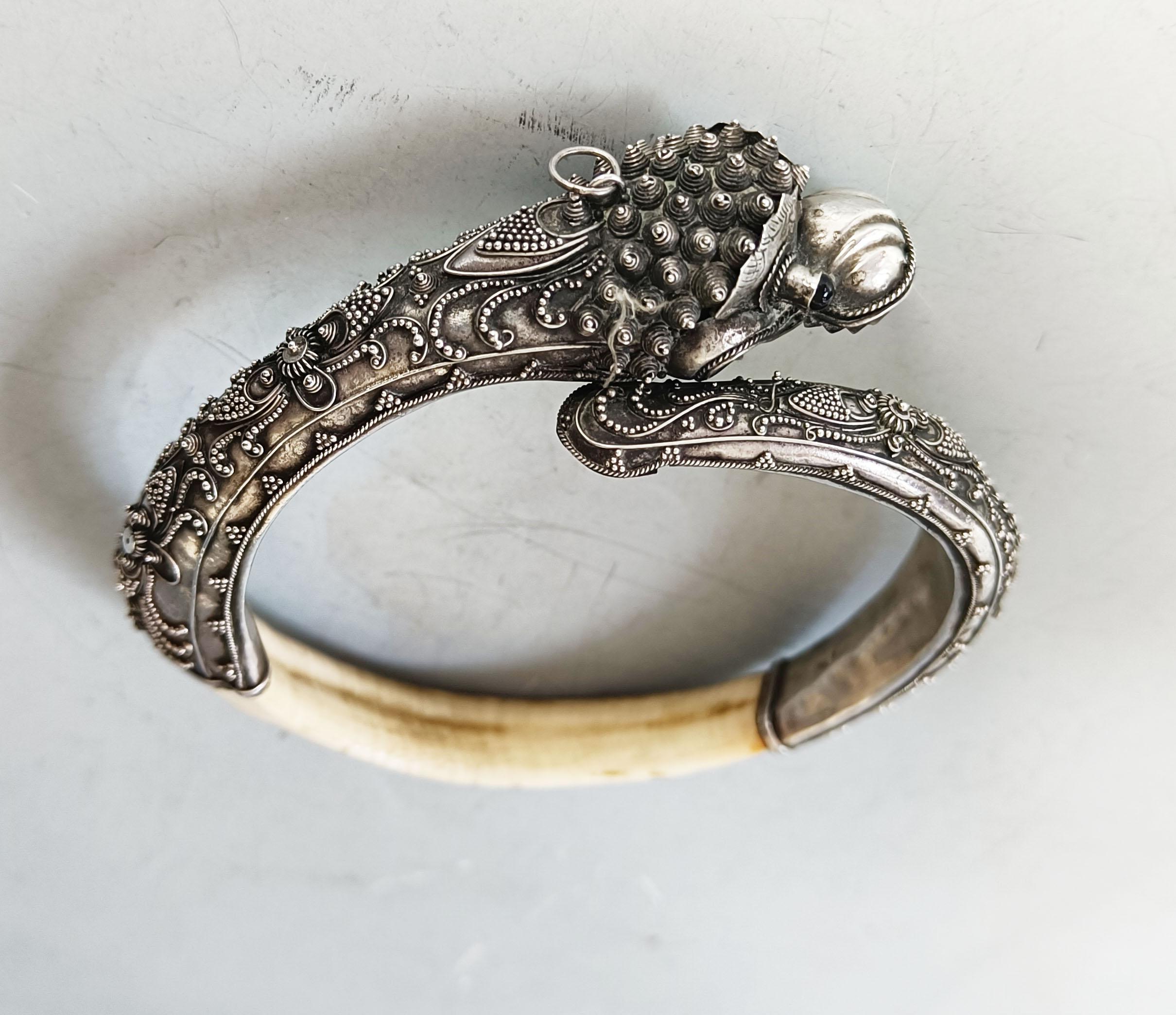 Asiatisches ethnografisches Vintage Silber-D Drachenarmband Bali Vintage Schmuck (Handgefertigt) im Angebot